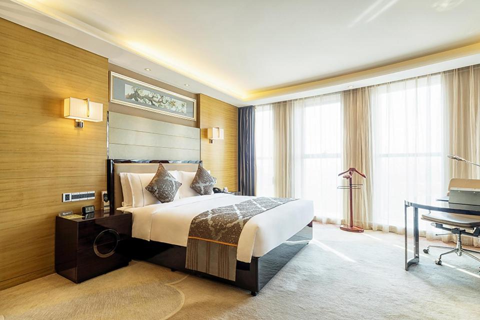 Deluxe King Room photo 1