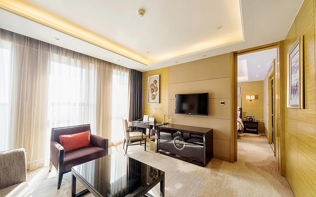 Superior Suite with Executive Lounge Access photo 1