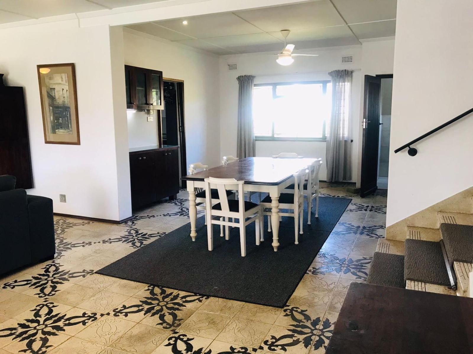 Five-Bedroom House - Photo 26