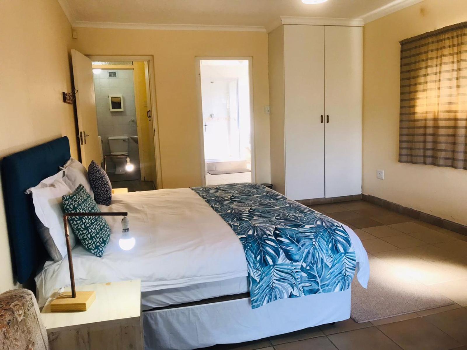 Five-Bedroom House - Photo 19