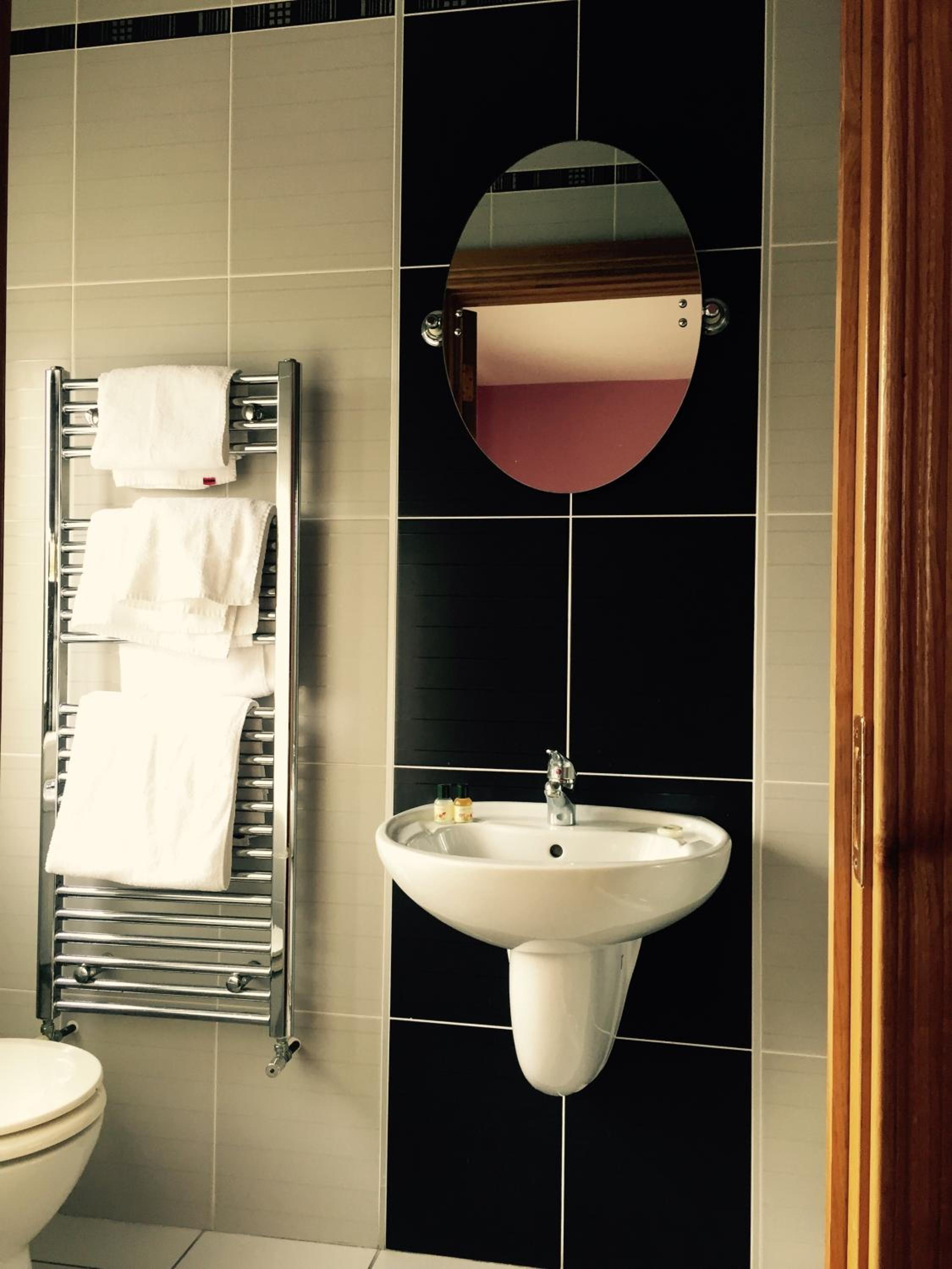Deluxe Double Room with Shower - Photo 2