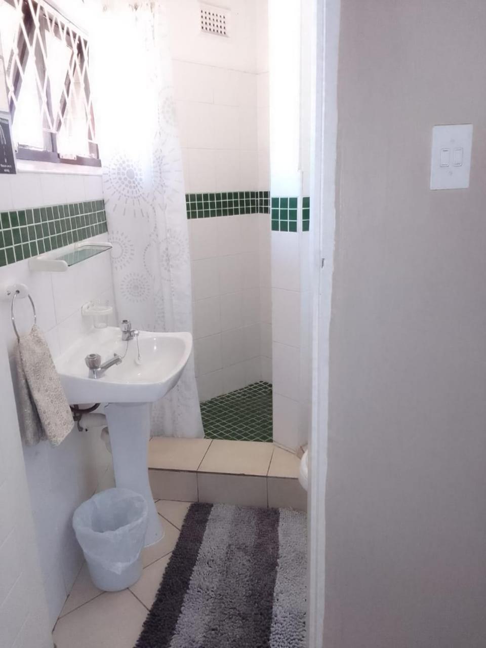 Four-Bedroom House - Photo 21