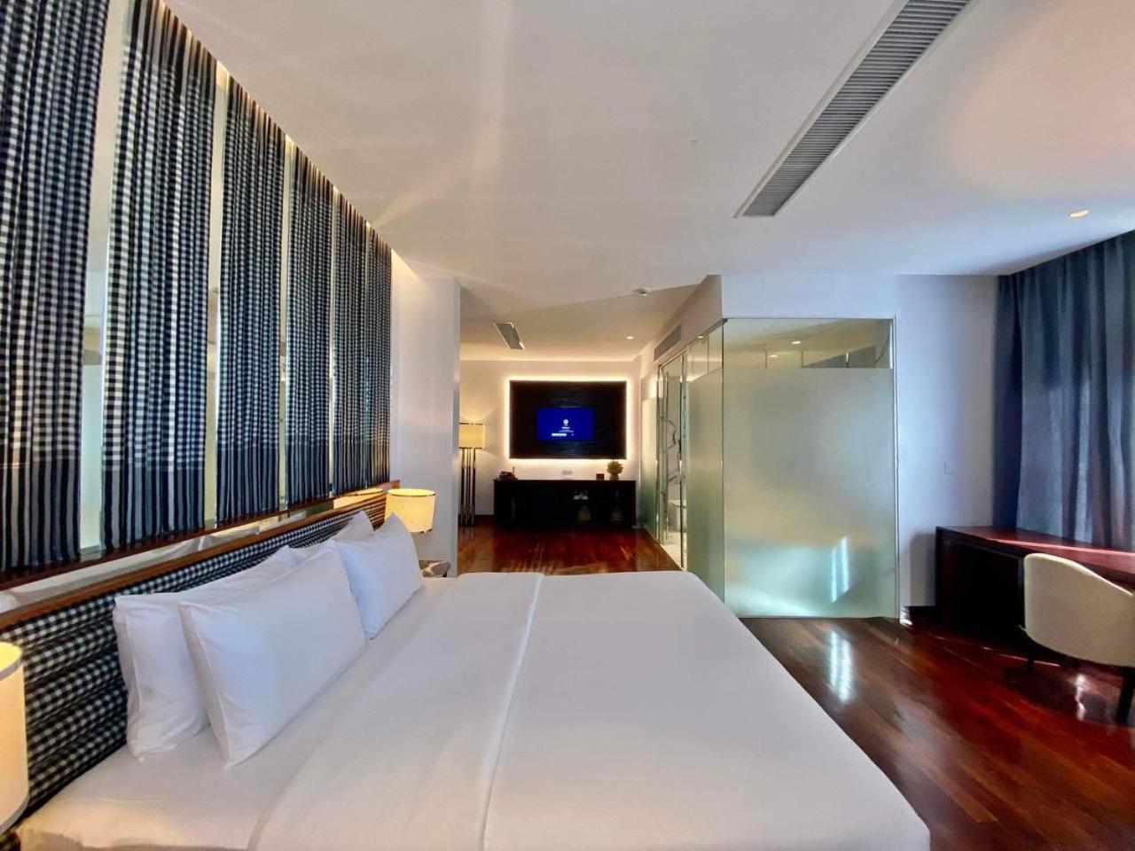 Suite with City View