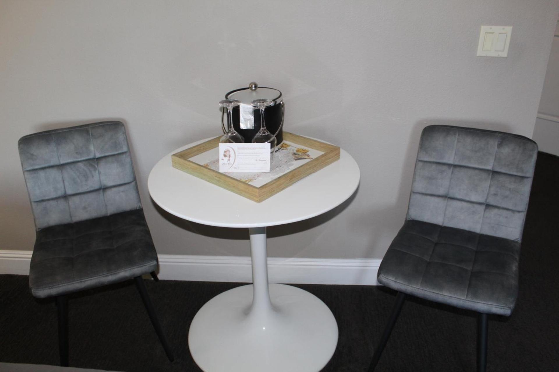 Deluxe King Room - Photo 5