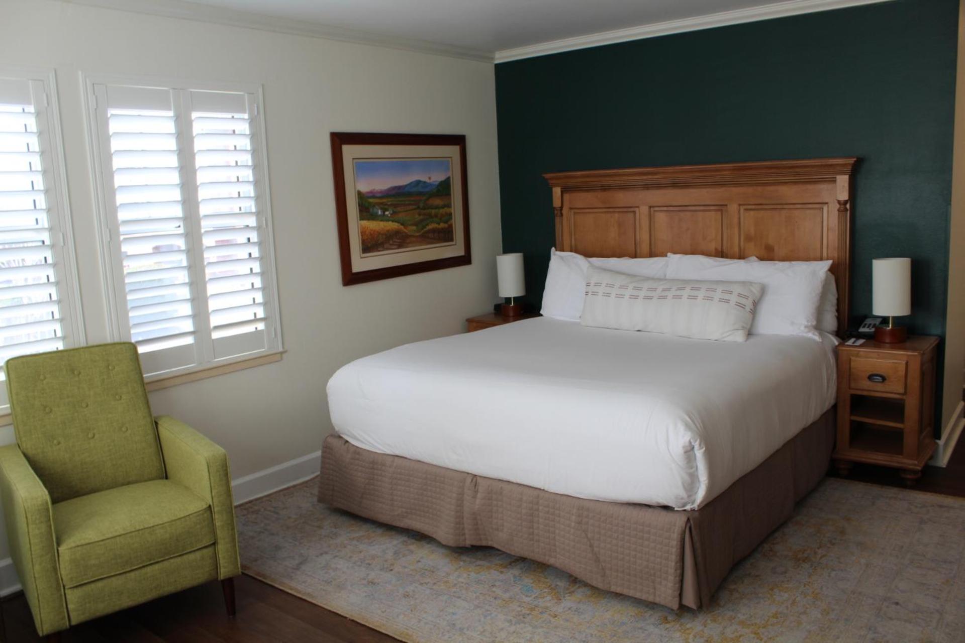 Standard King Room photo 1
