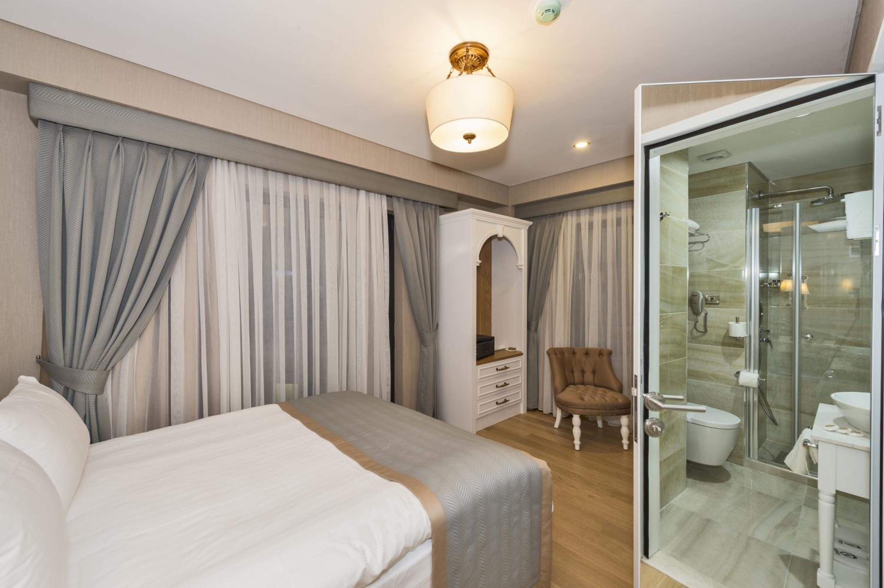 Standard Double or Twin Room photo 3