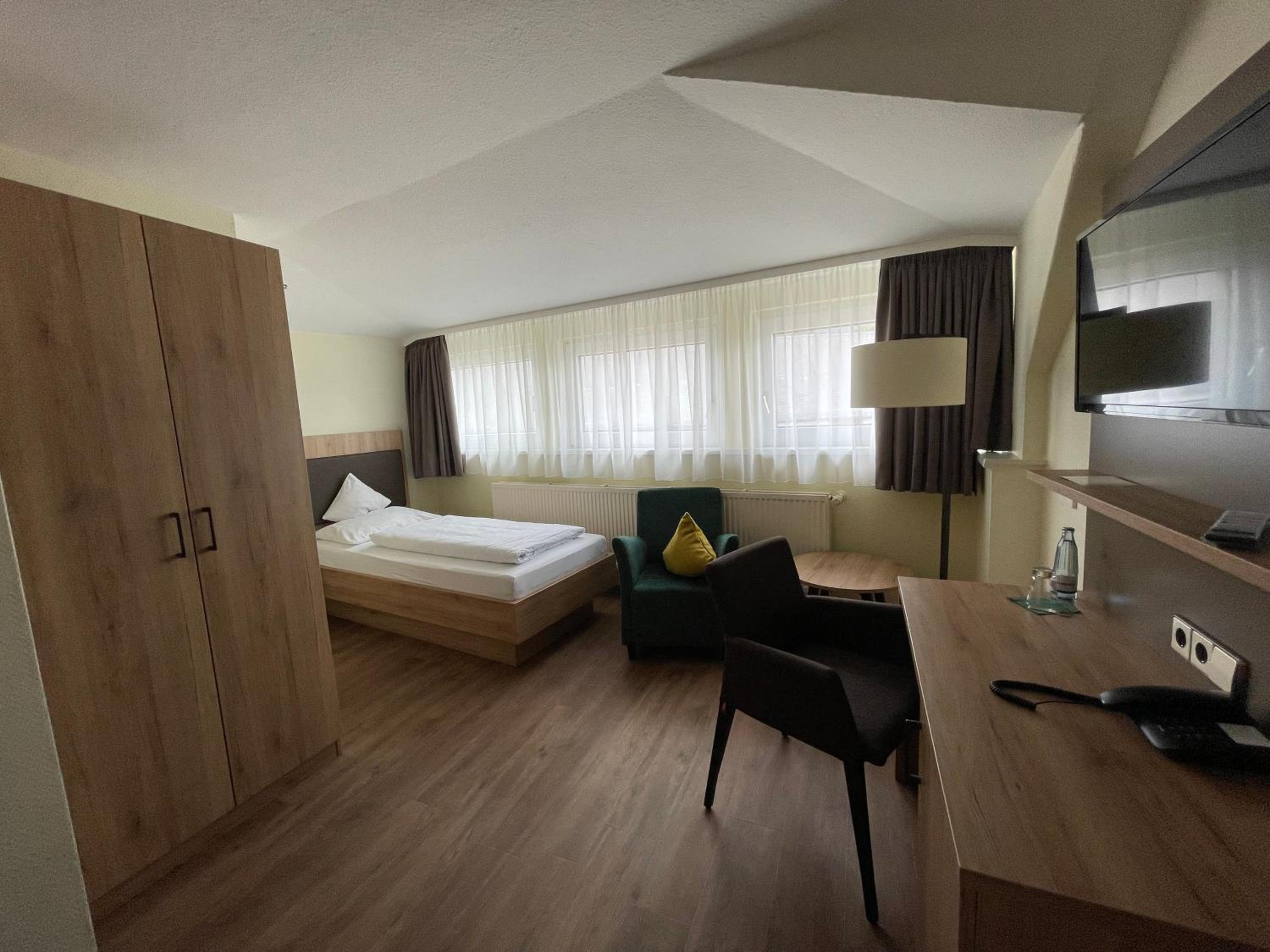 Large Single Room photo 2
