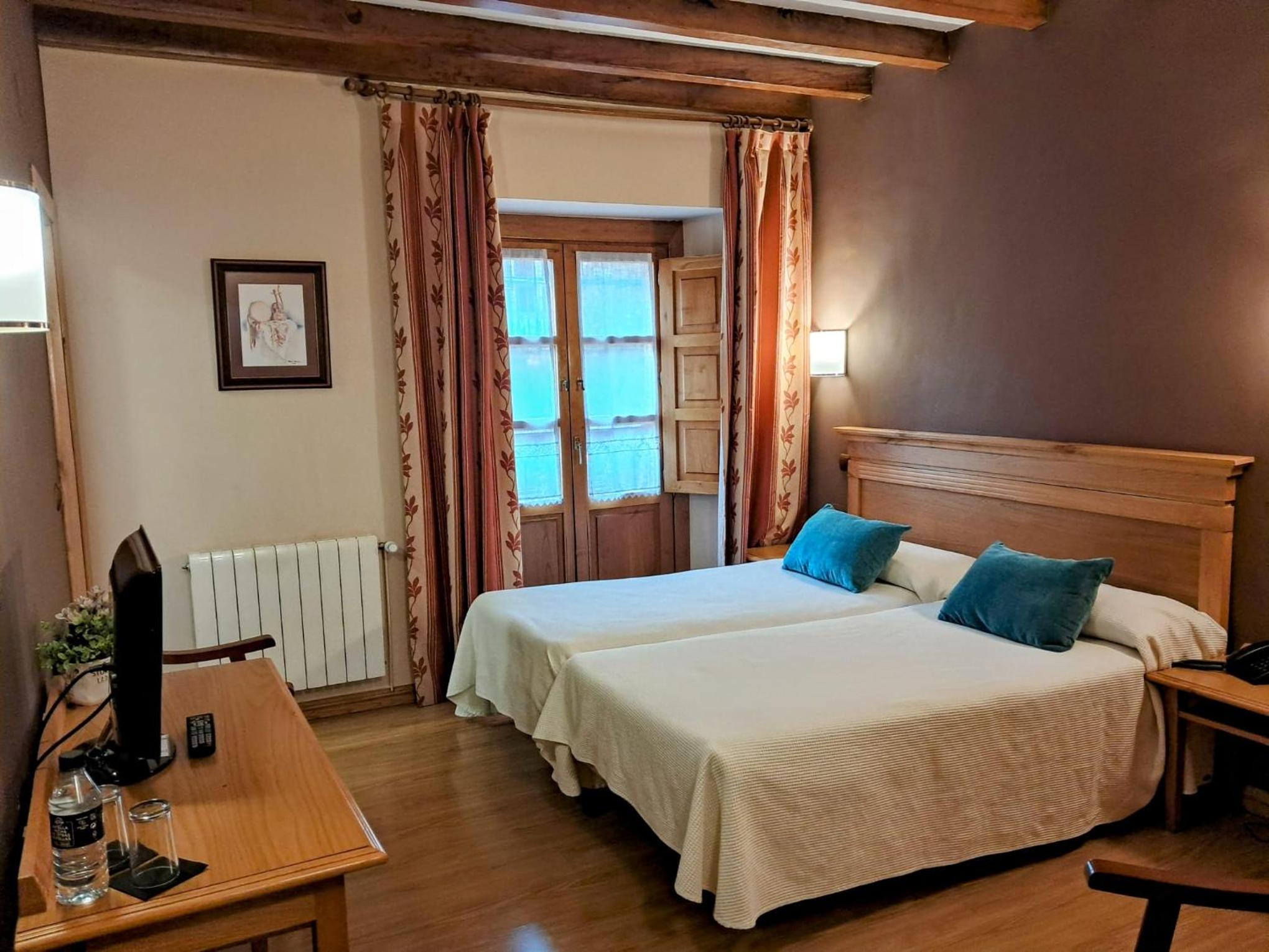Double or Twin Room photo 3