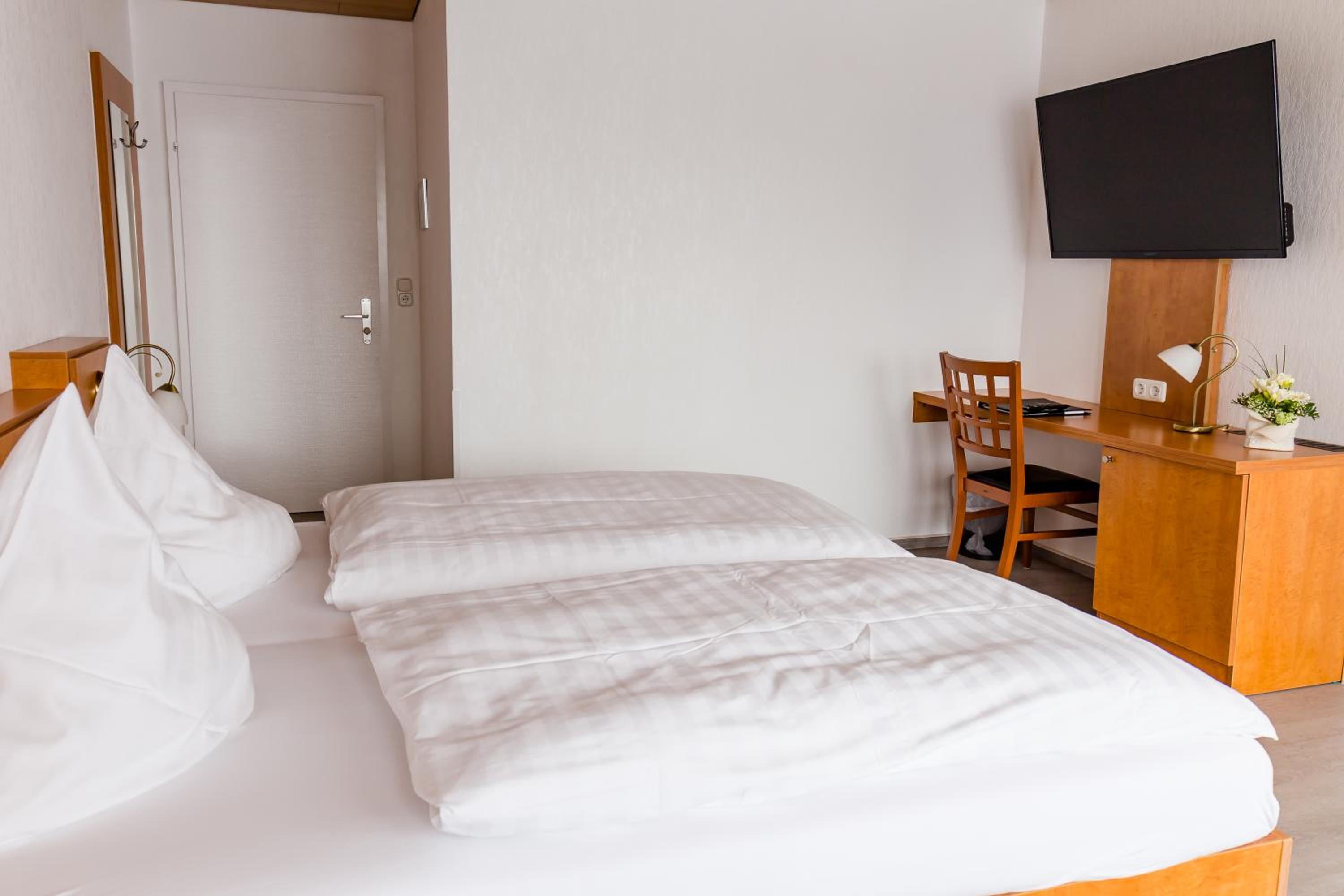 Standard Double Room - Photo 5