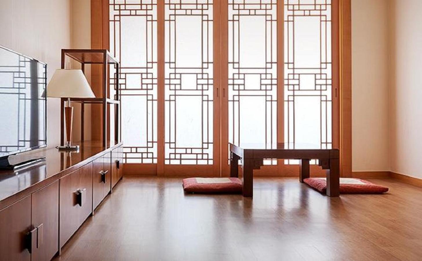 Deluxe Ondol Room with Mountain View - Photo 4