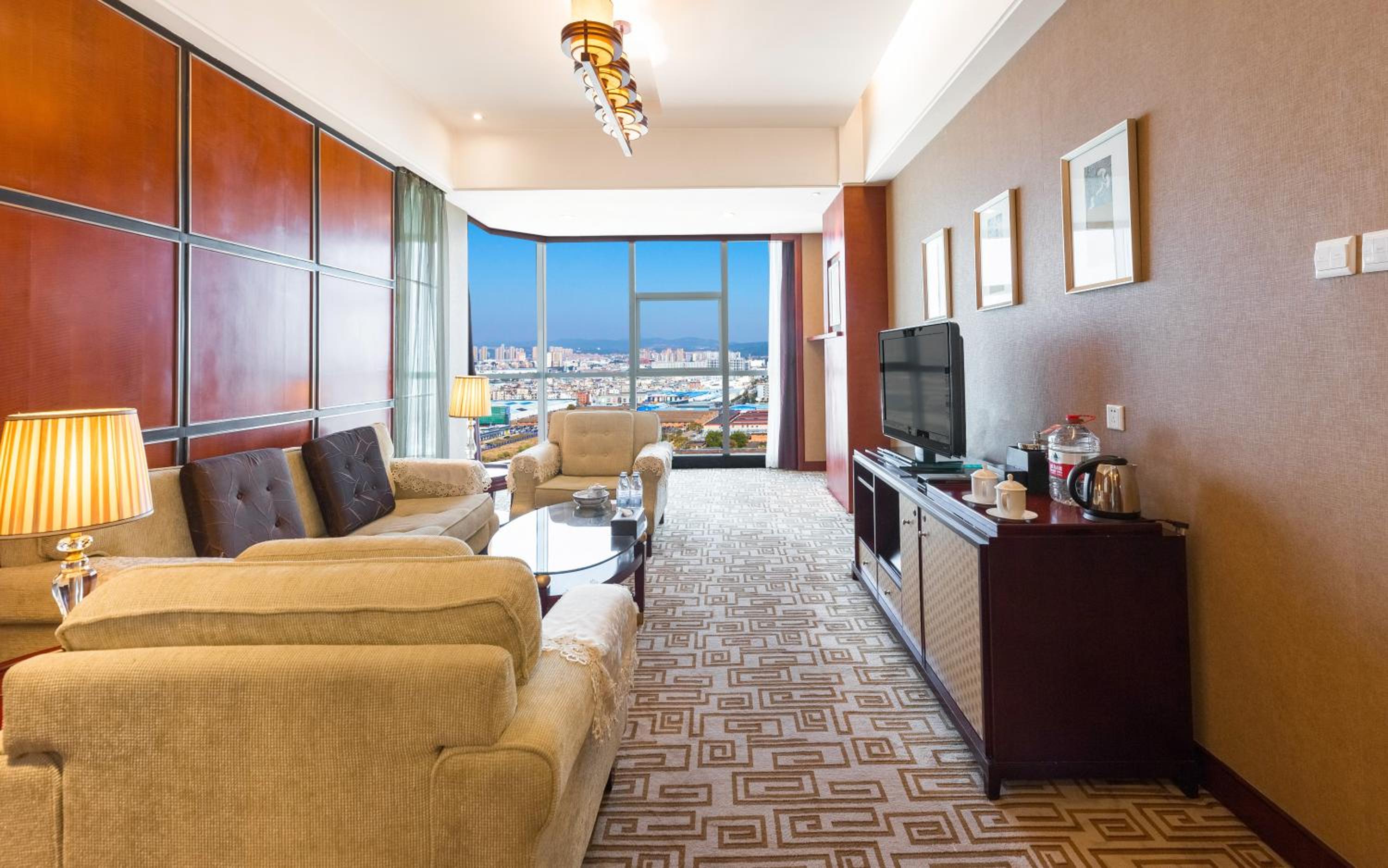 Deluxe Suite photo 3
