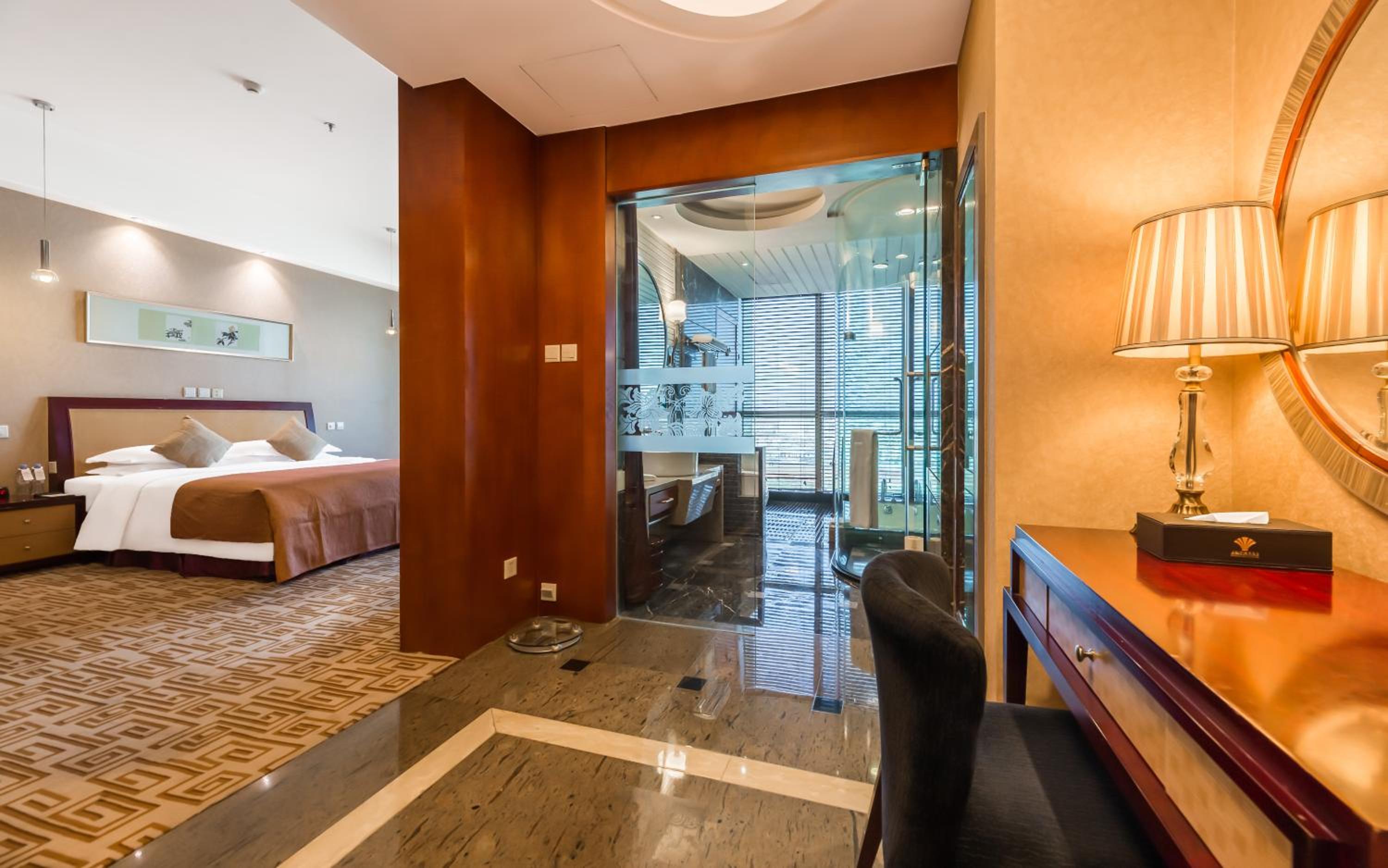 Deluxe Suite photo 2