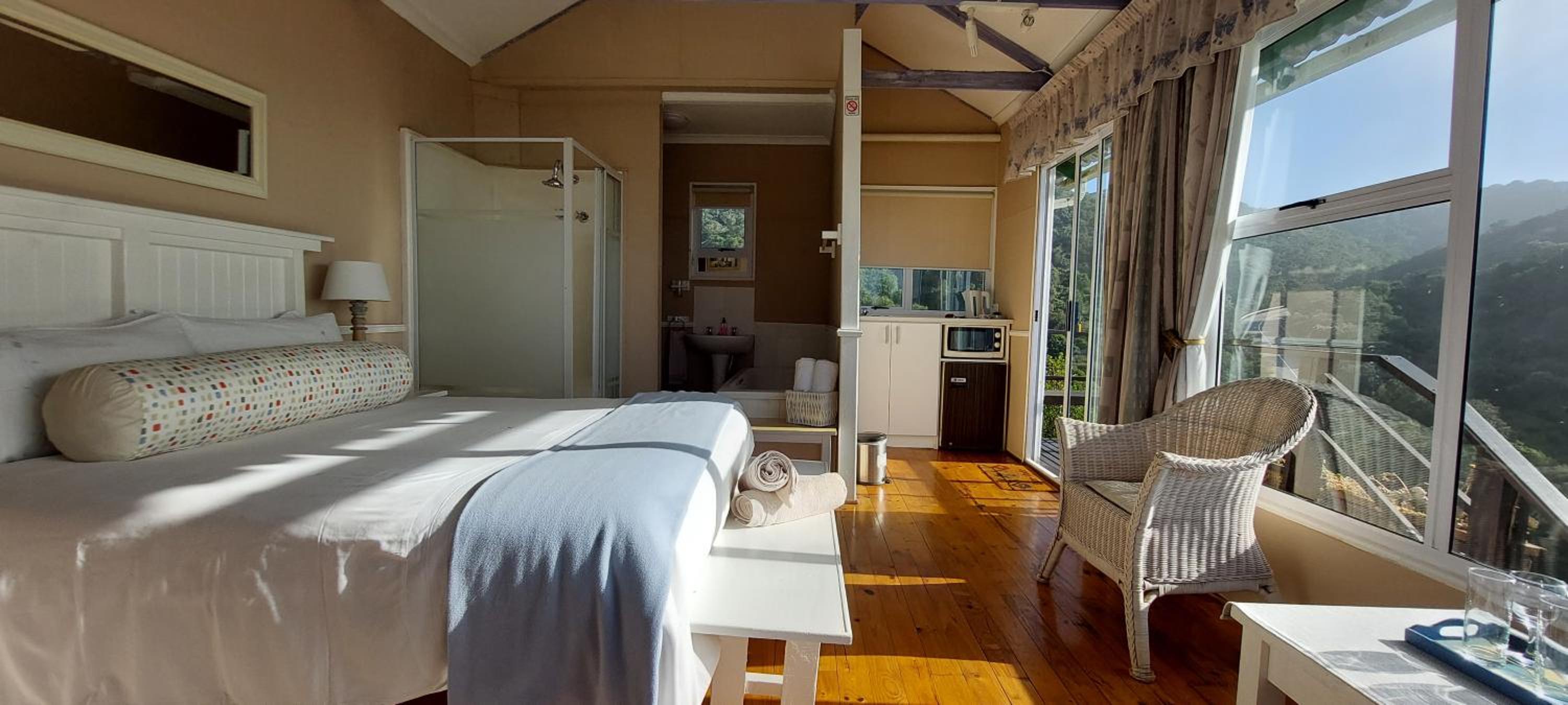 Double Room with Bath - Photo 3