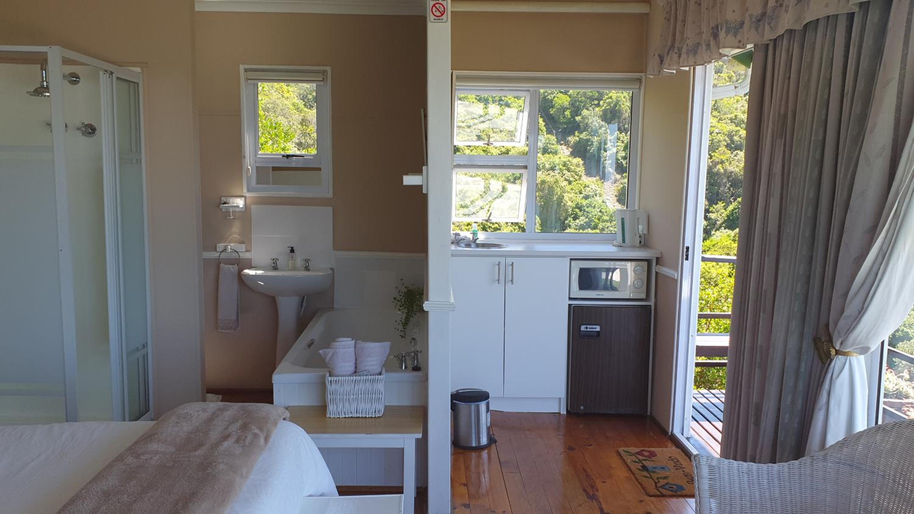 Double Room with Bath - Photo 7