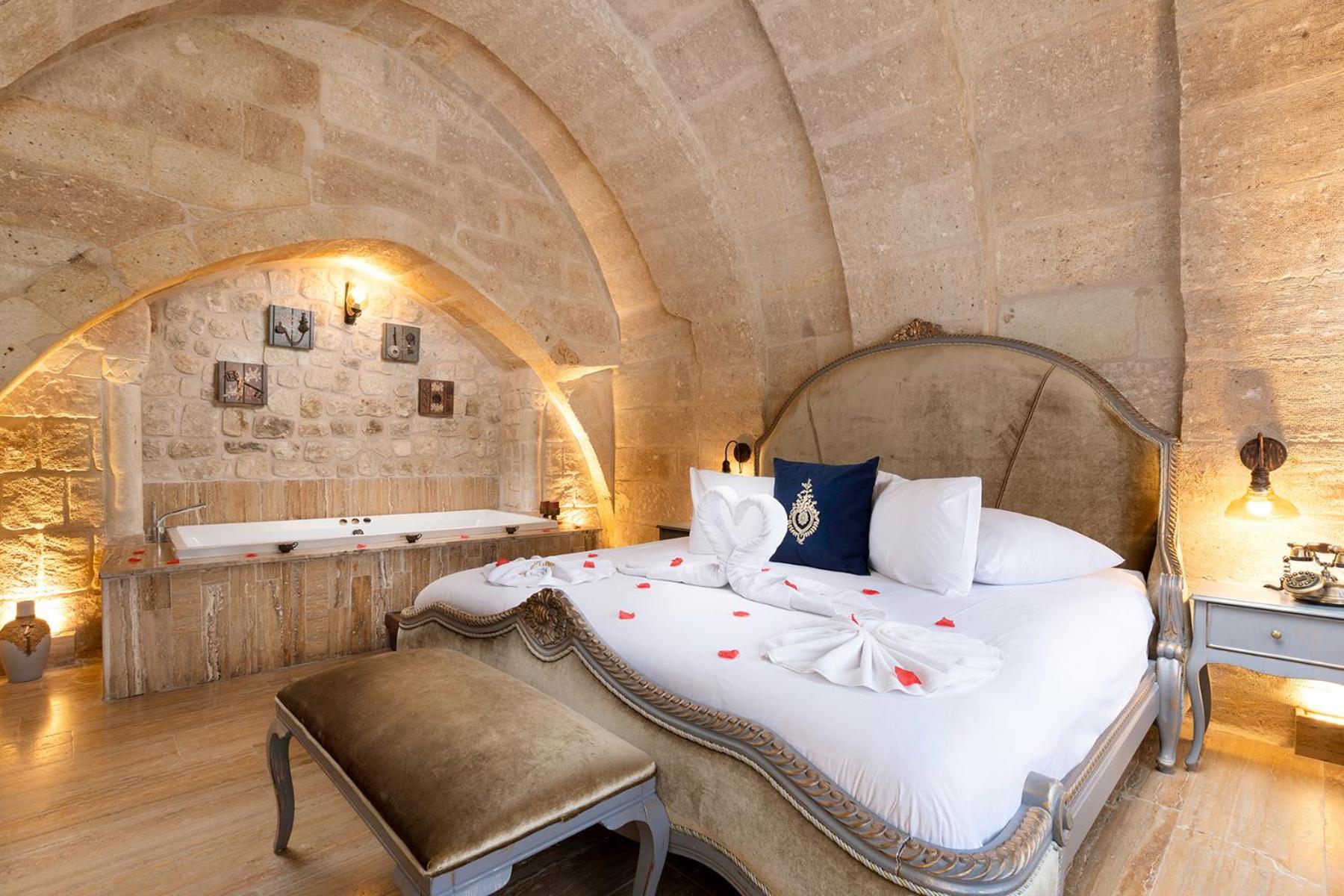 Deluxe Suite with Spa Bath