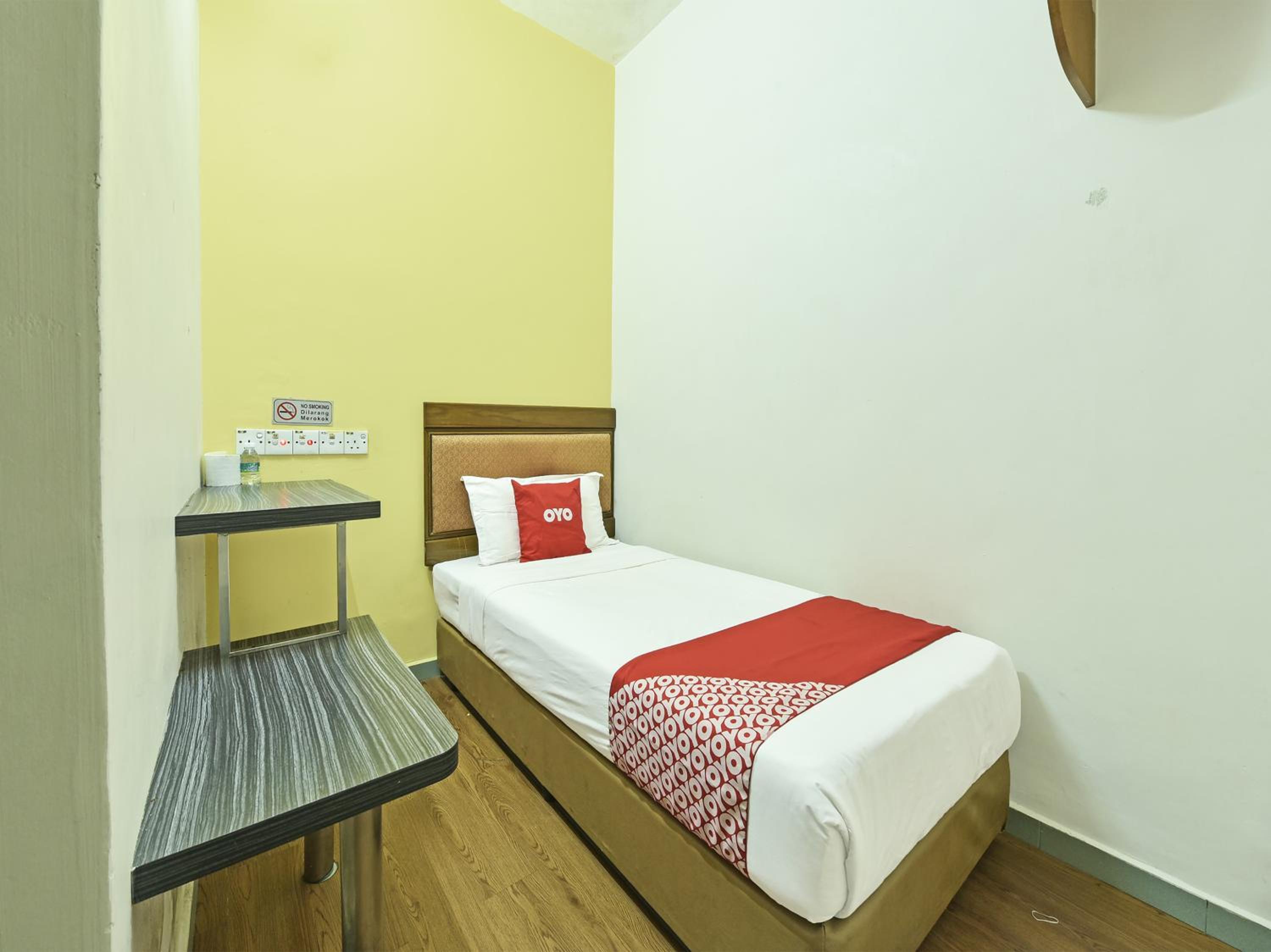 Standard Single Room - Photo 2