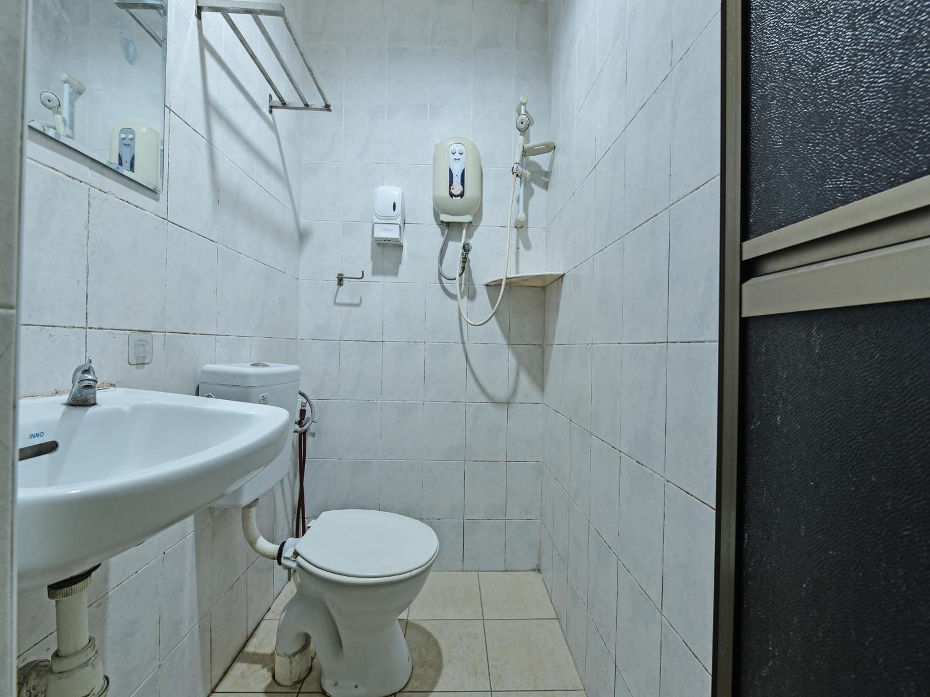 Standard Single Room - Photo 5