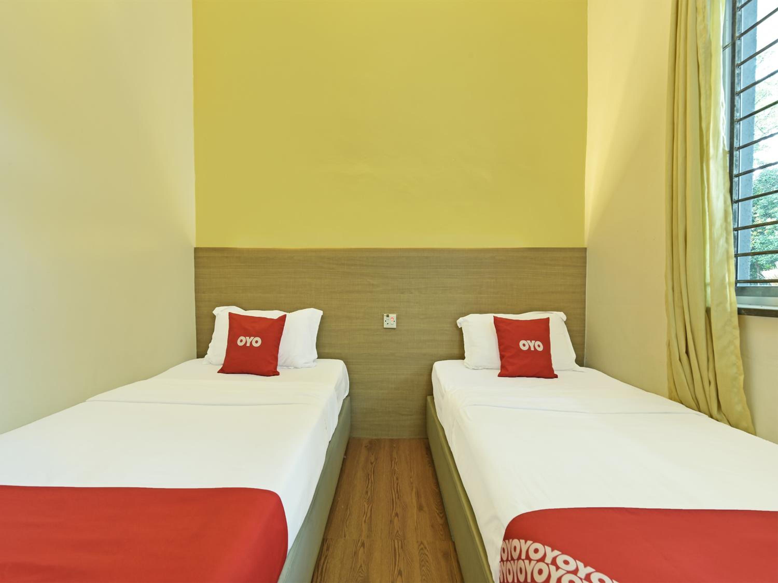Standard Twin Room - Photo 1
