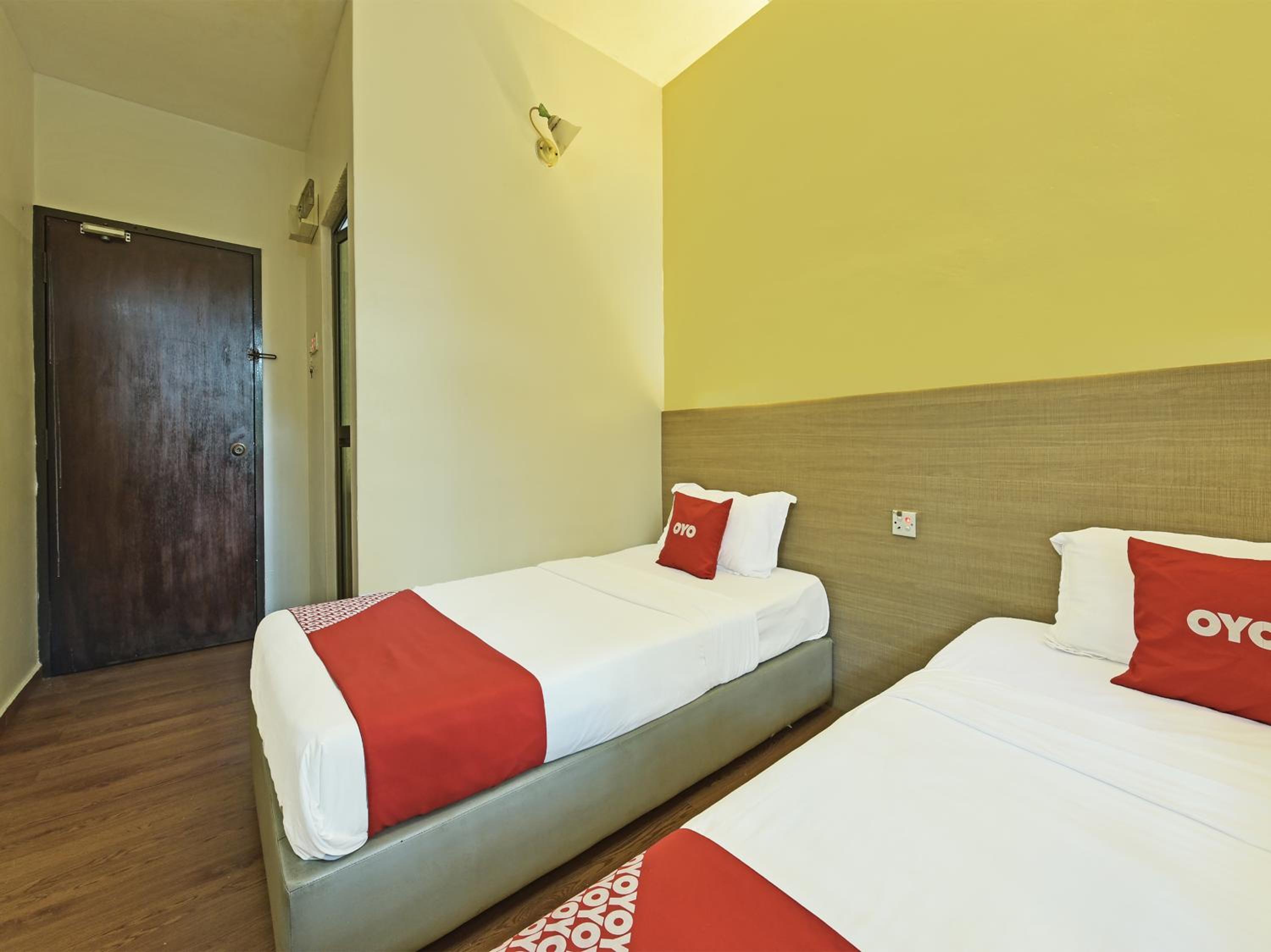 Standard Twin Room - Photo 4