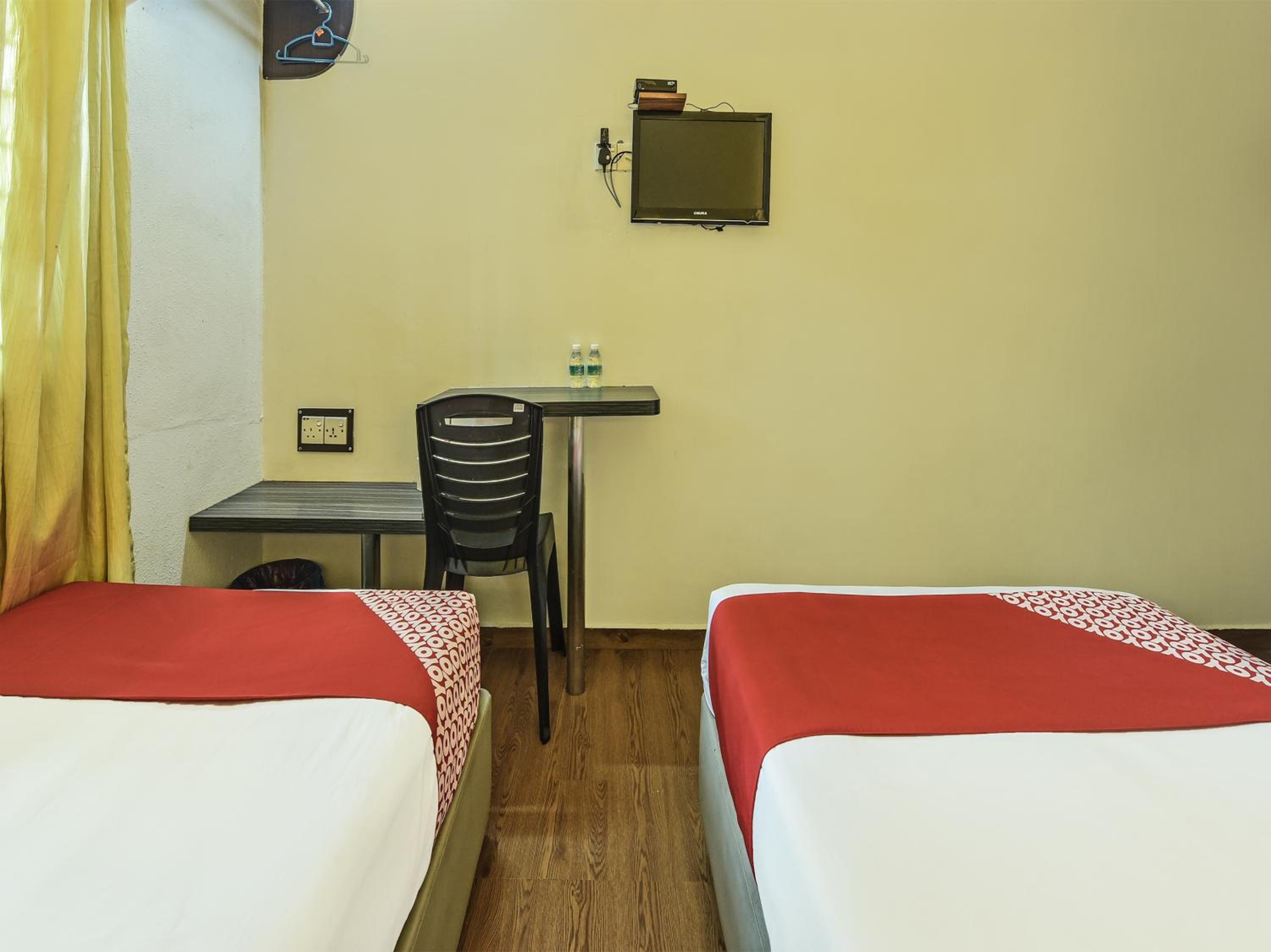 Standard Twin Room - Photo 3