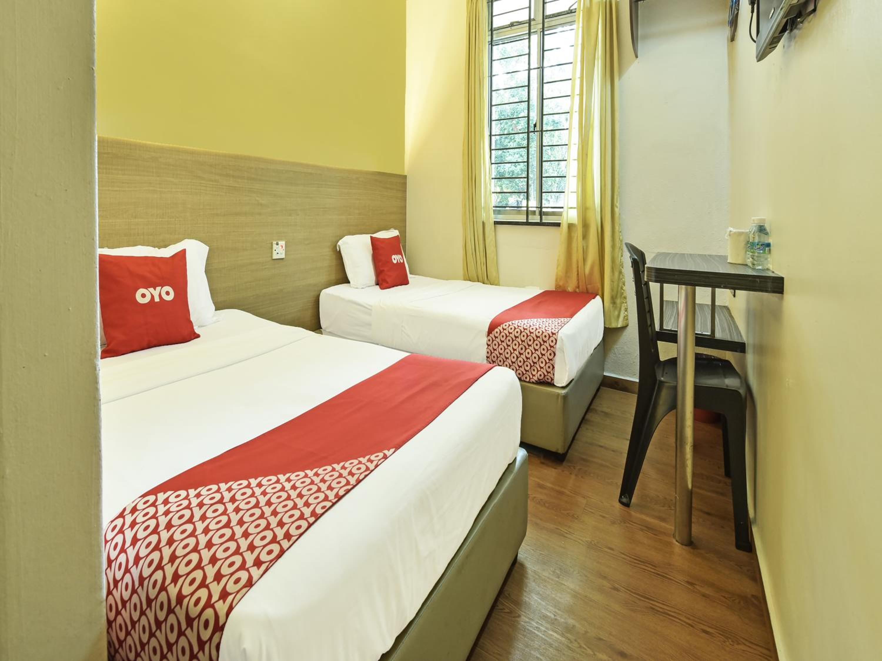 Standard Twin Room - Photo 2