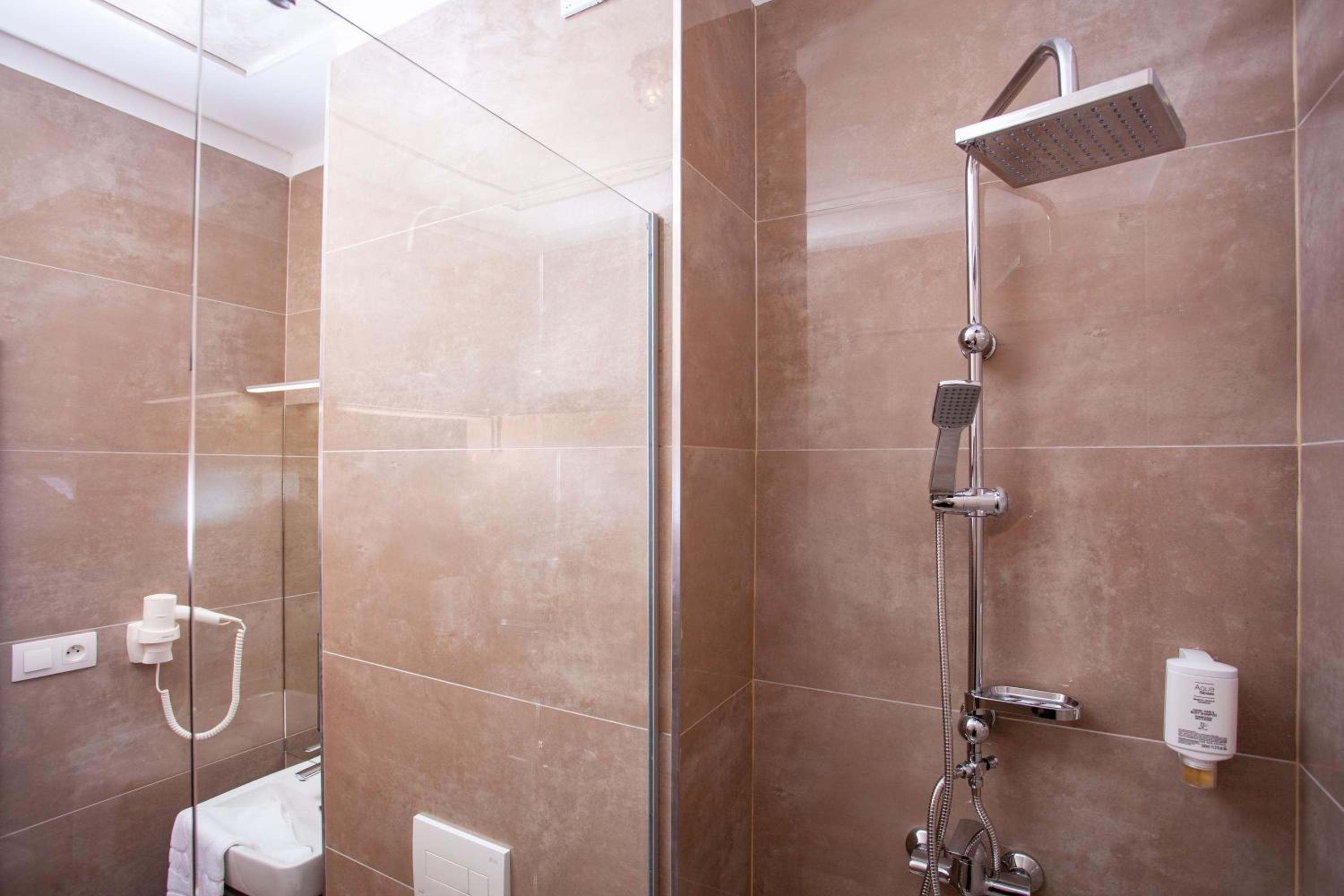 Triple Room with Balcony - Photo 2