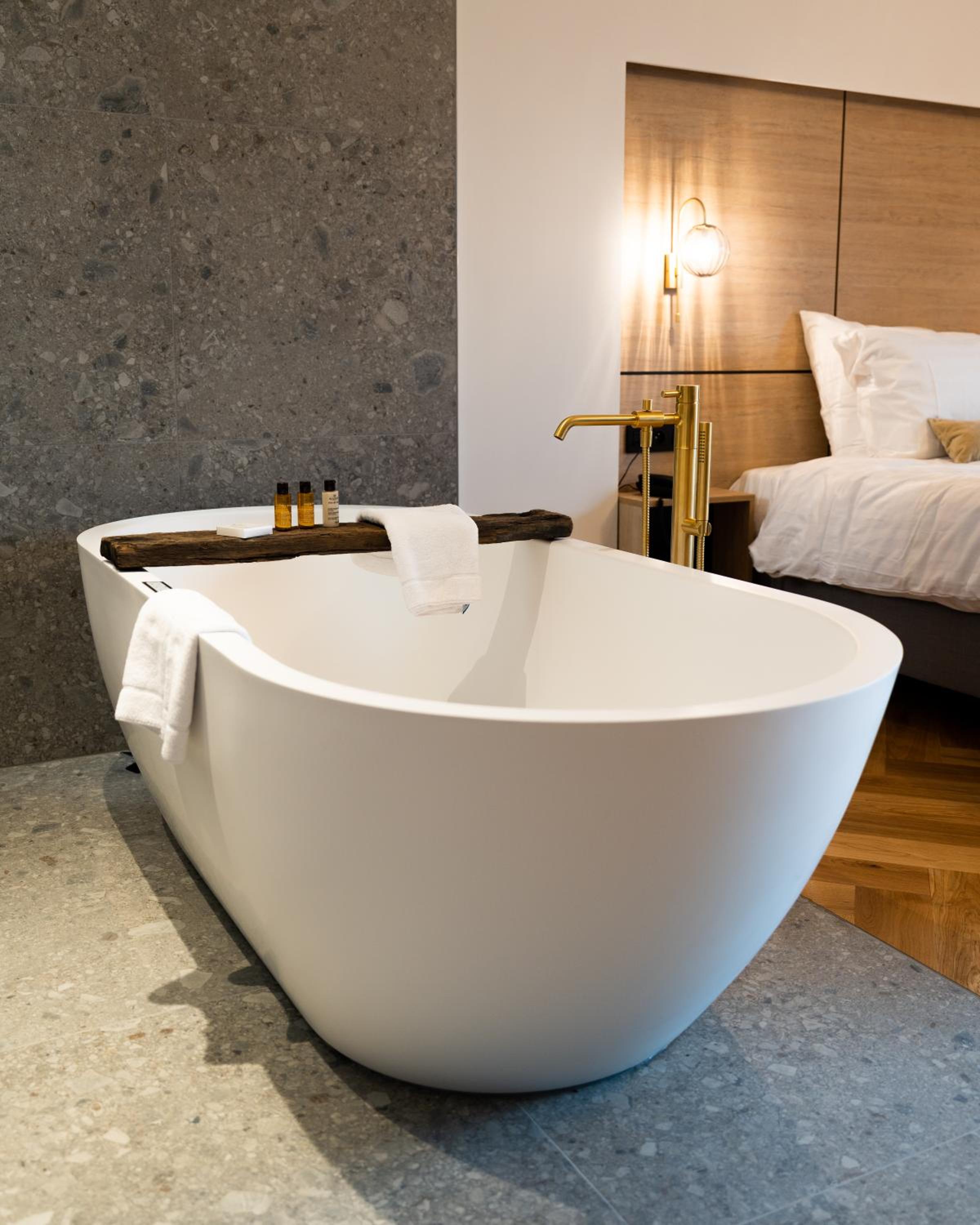 Suite with Spa Bath photo 2