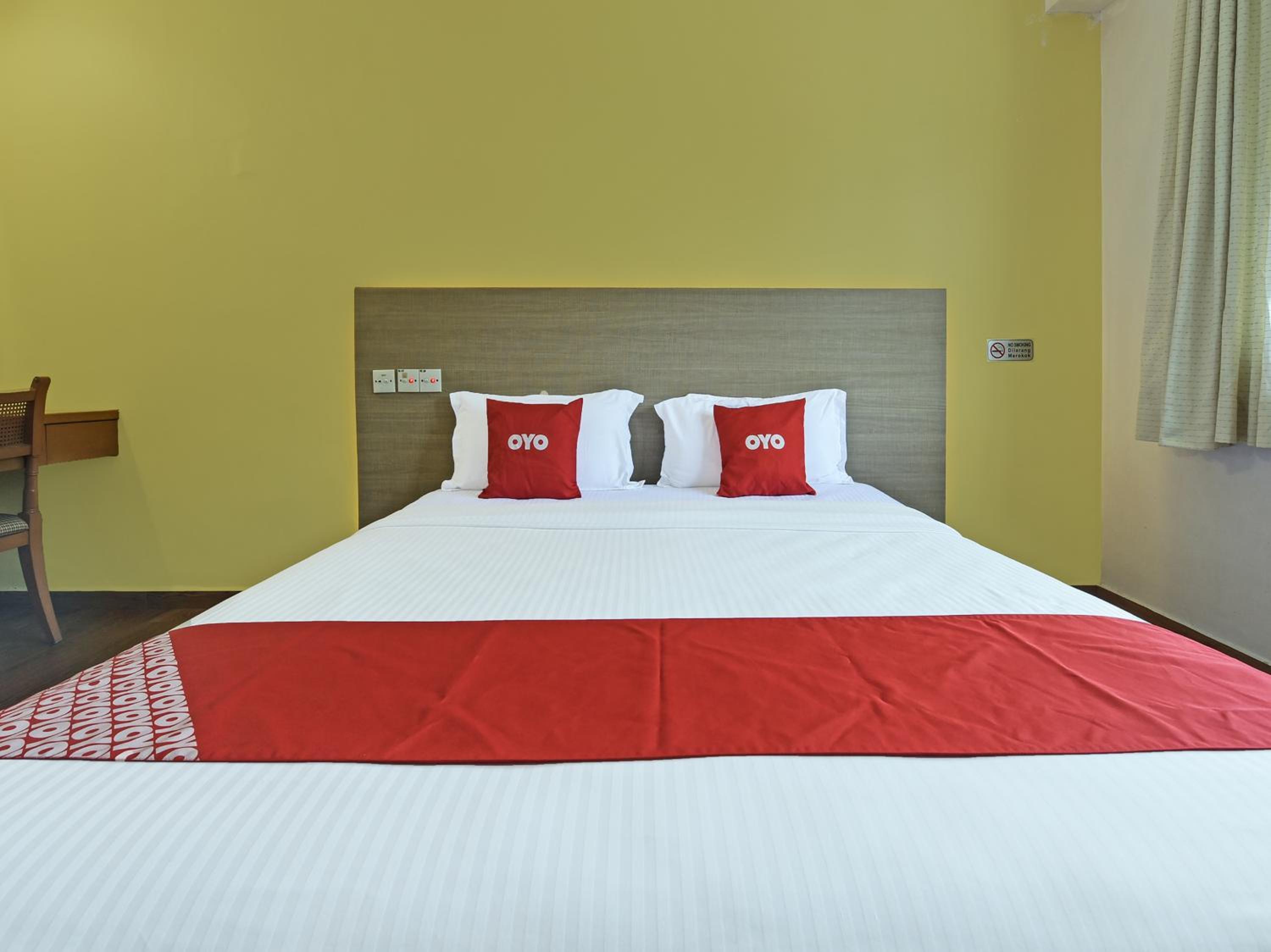 Deluxe King Room - Photo 4