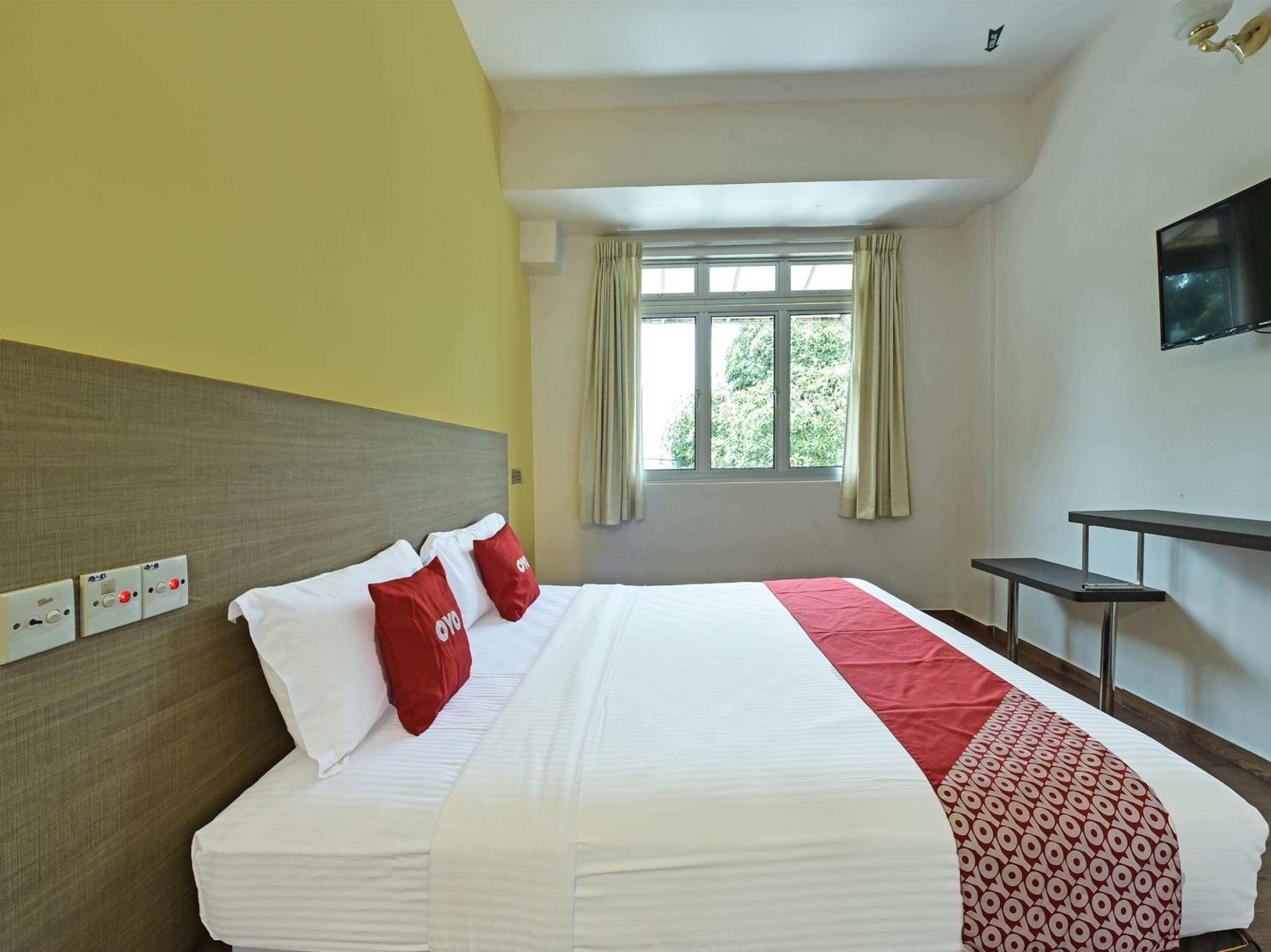 Deluxe King Room - Photo 1