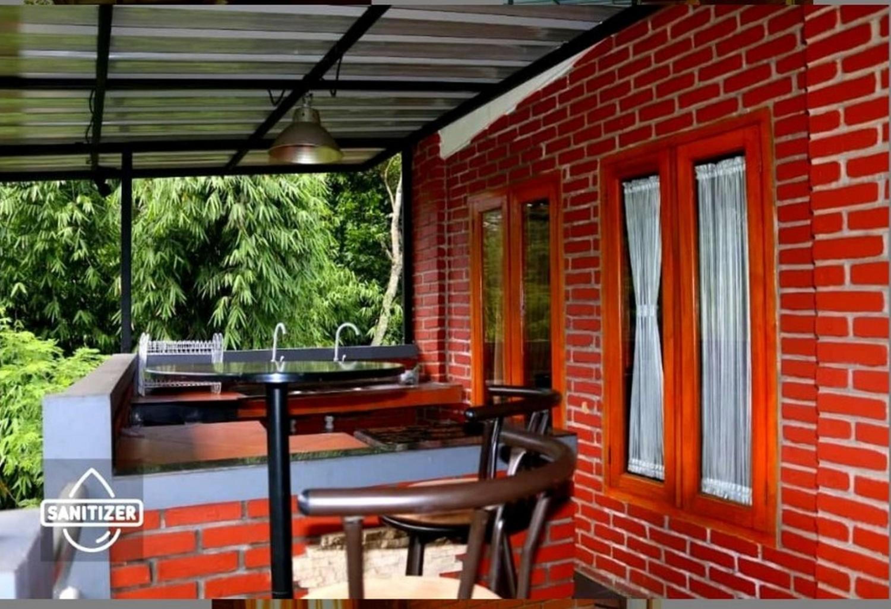 Studio with Balcony - Photo 2