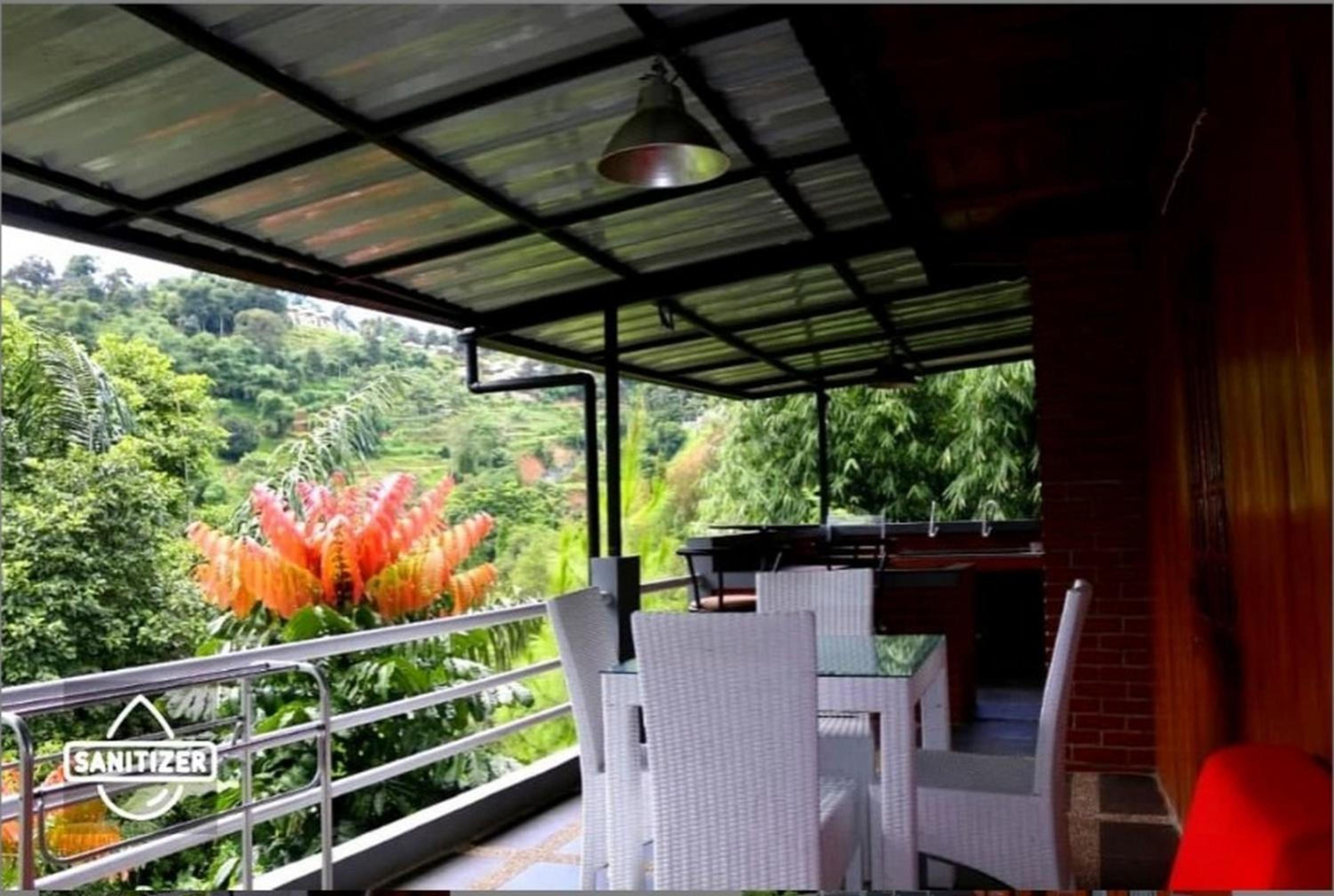 Studio with Balcony - Photo 4
