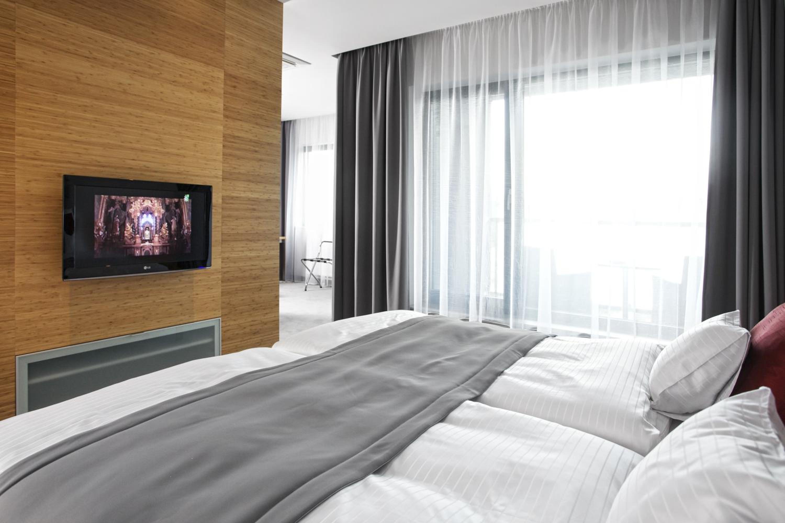 One-Bedroom Suite (2 Adults) - Photo 9