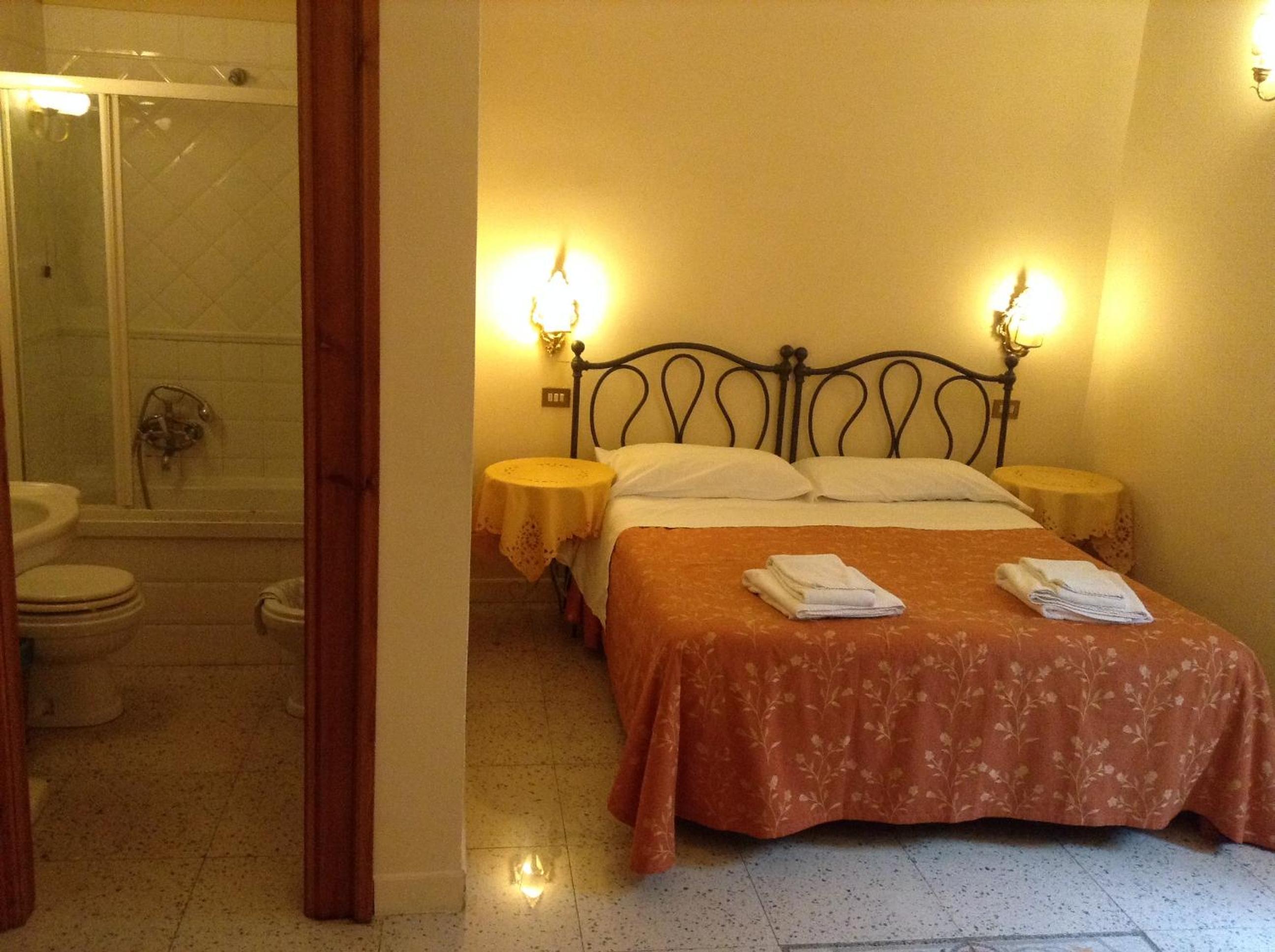 Triple Room with Private Bathroom photo 2