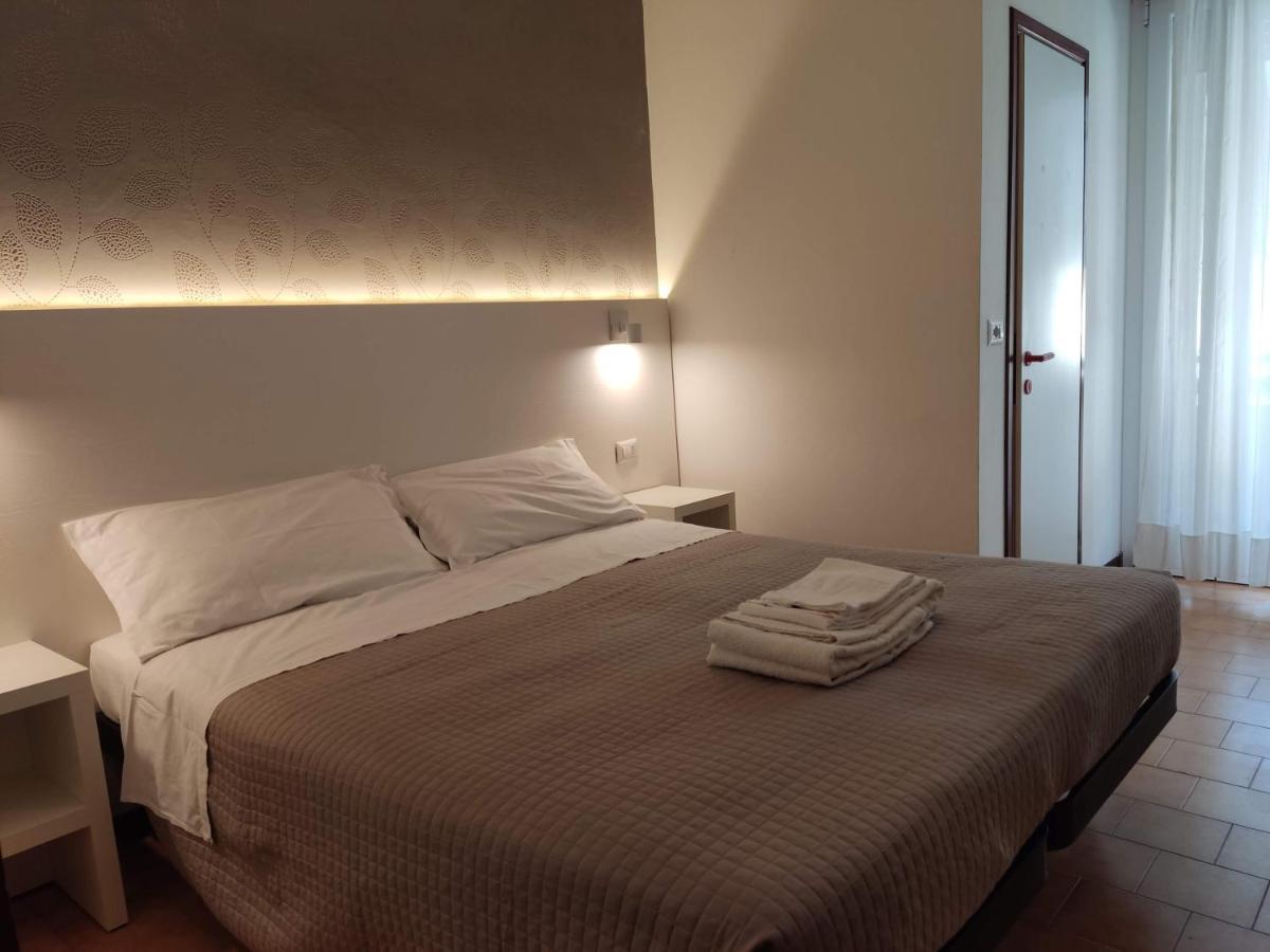 Standard Double Room - Photo 5