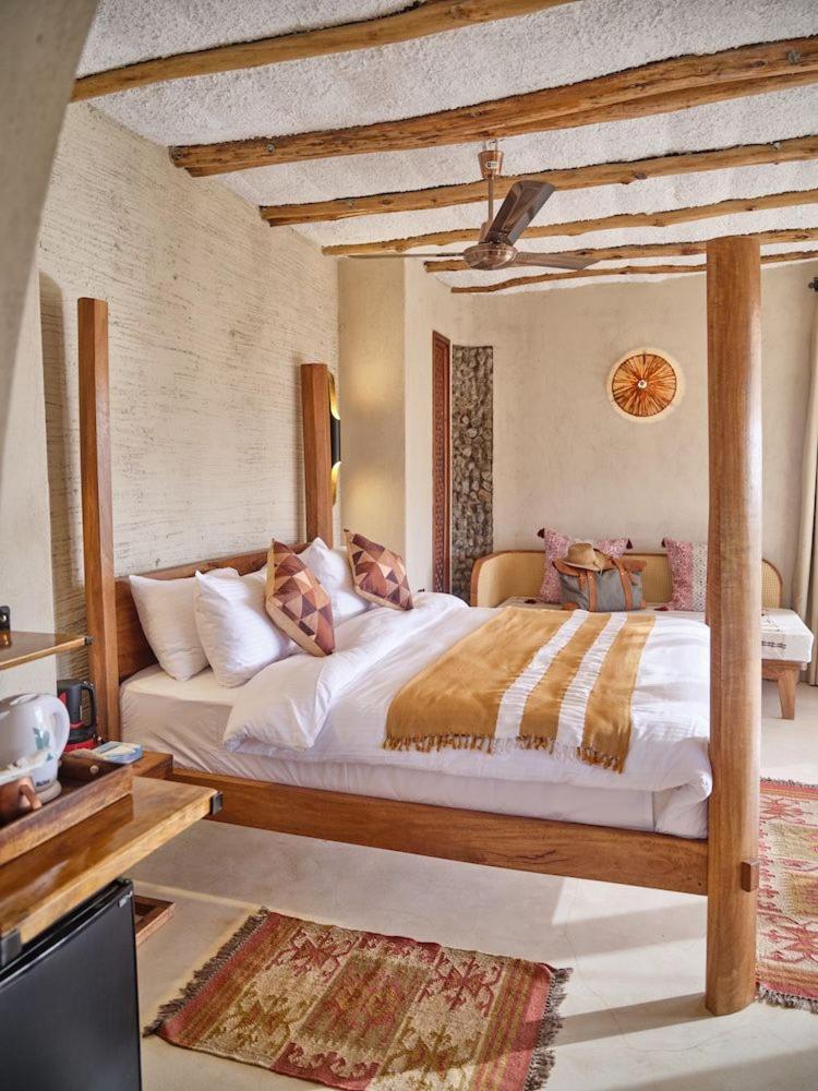 Deluxe Queen Room - Photo 5