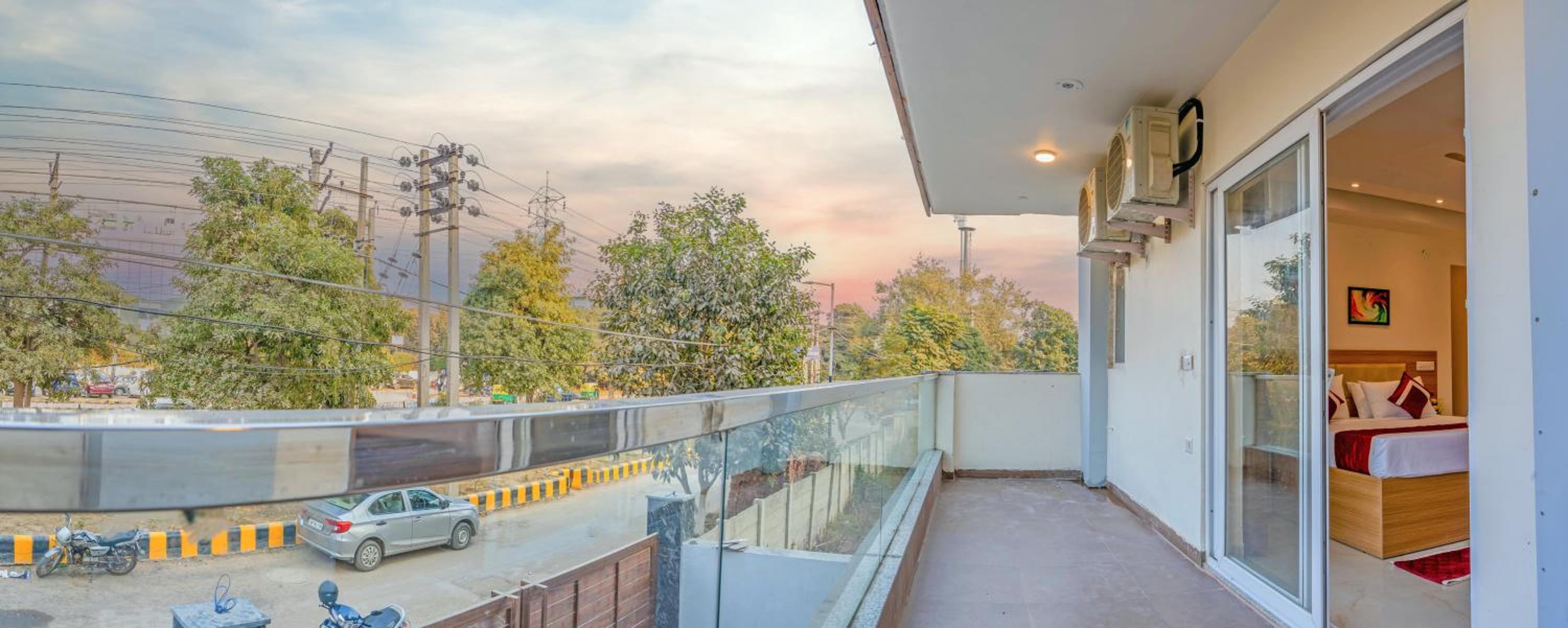 Deluxe Double Room with Balcony photo 3
