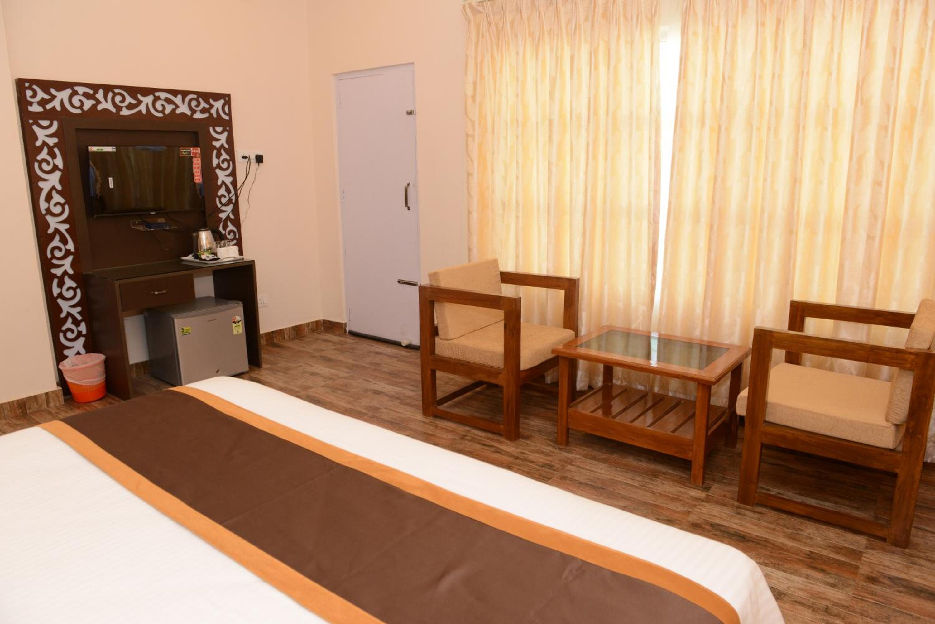 Double Room with Balcony - Photo 4