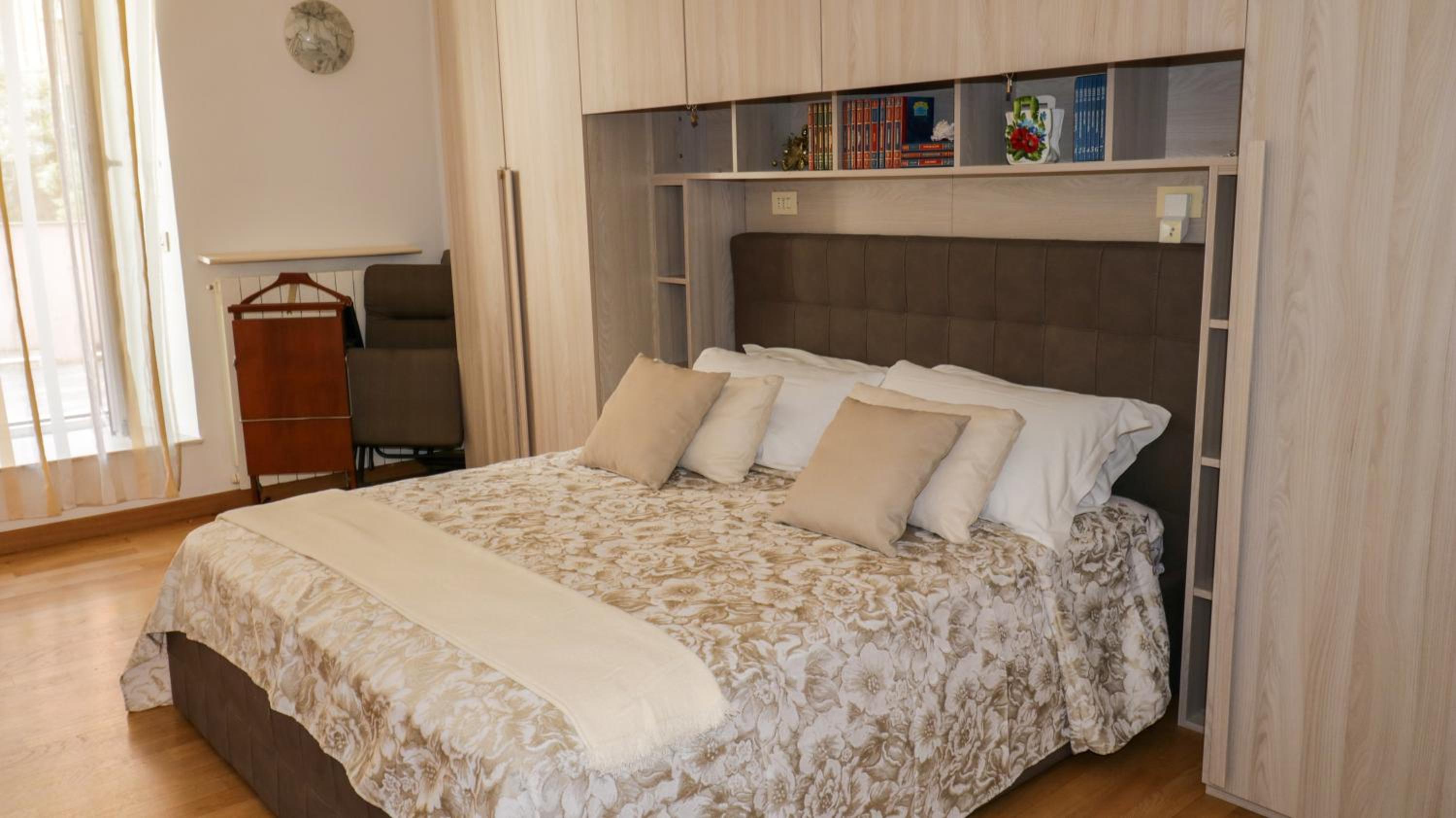 One-Bedroom Apartment photo 2