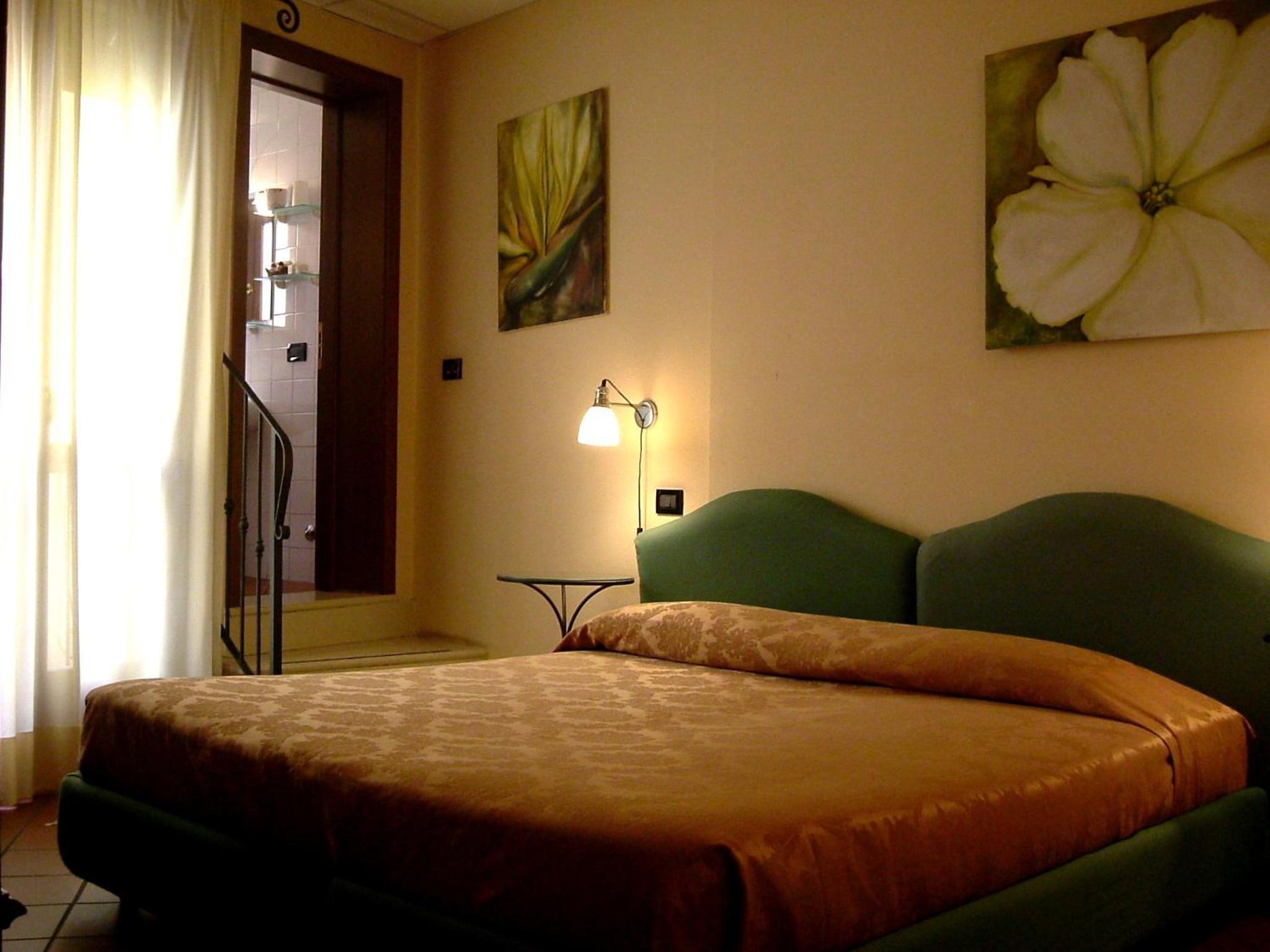 Double or Twin Room - Photo 12