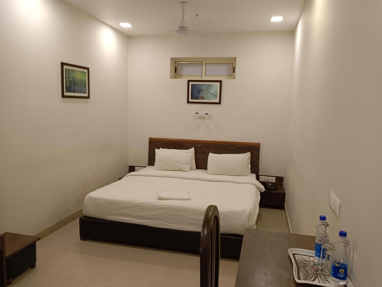 Budget Double Room photo 3