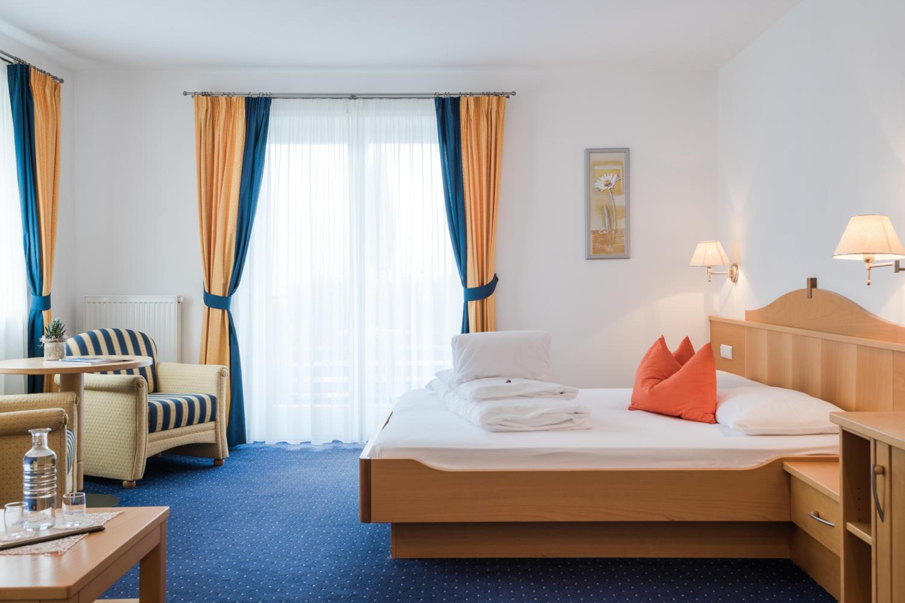 Deluxe Double Room with Balcony and Sea View photo 2