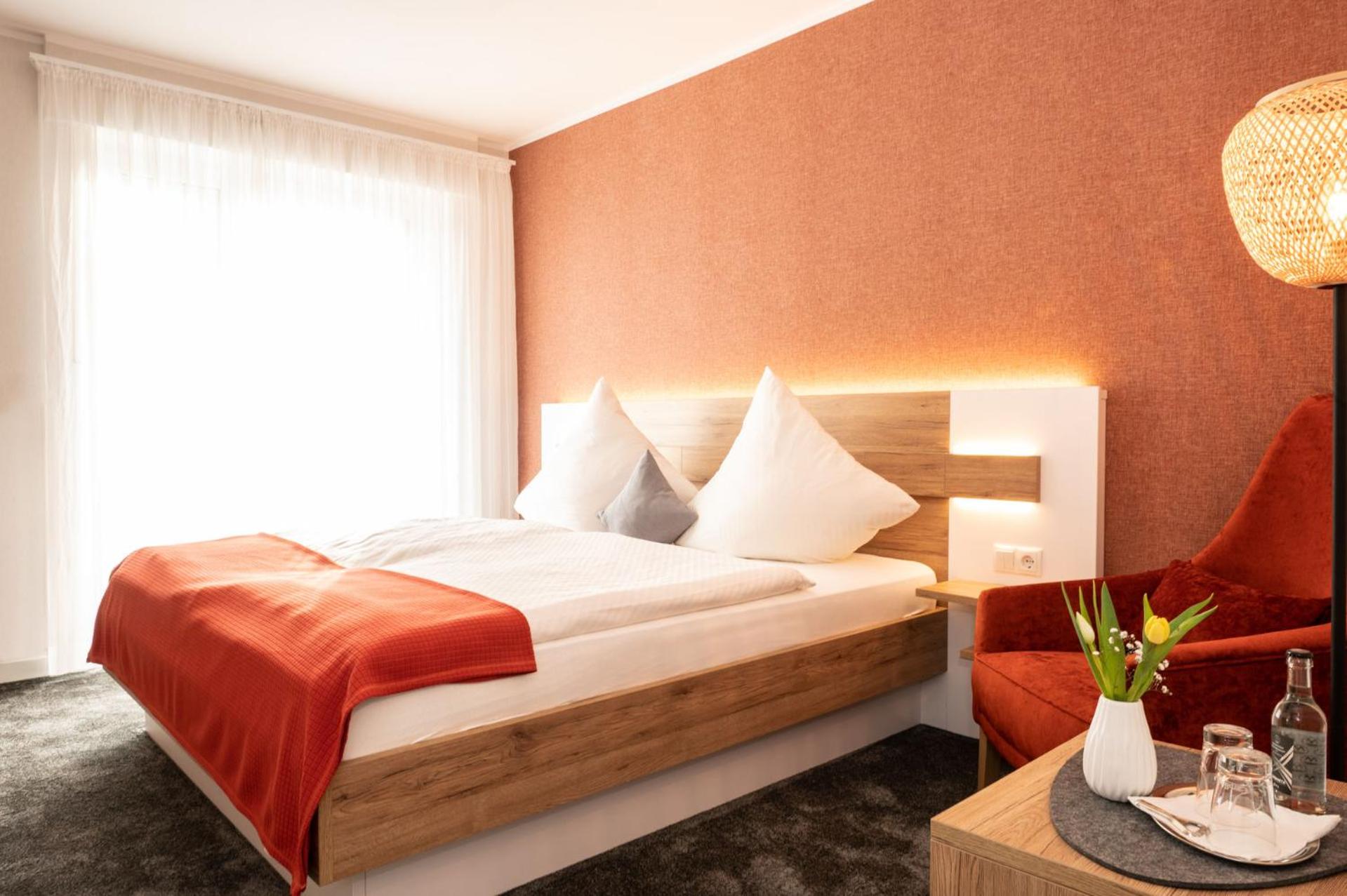 Double Room with Balcony - Photo 2