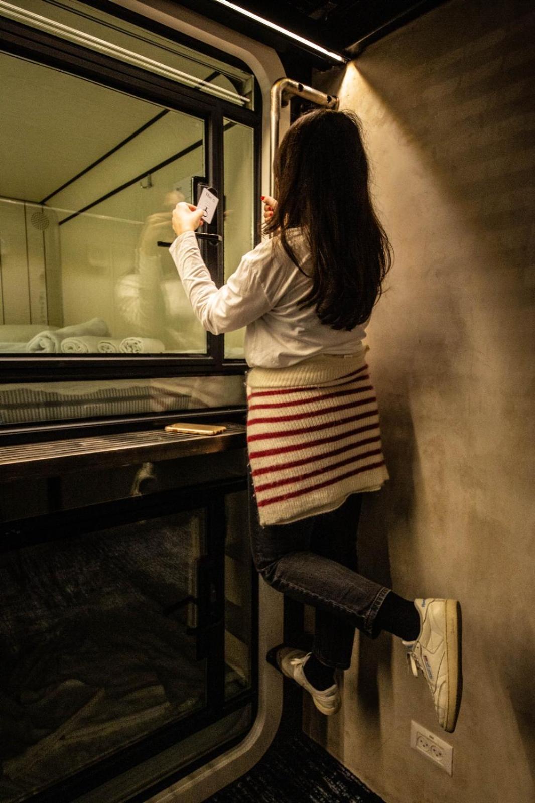 Double Capsule - Photo 2