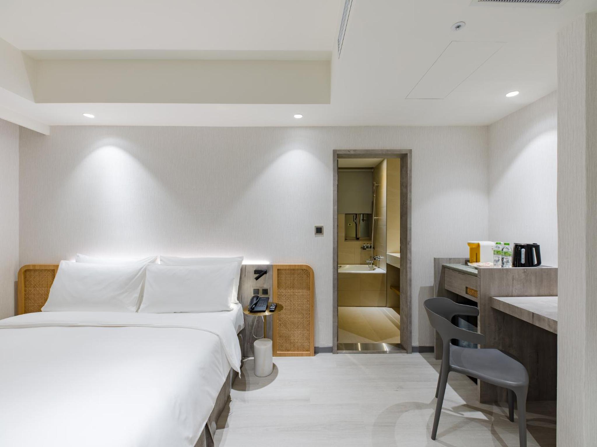 Economy Double Room photo 3