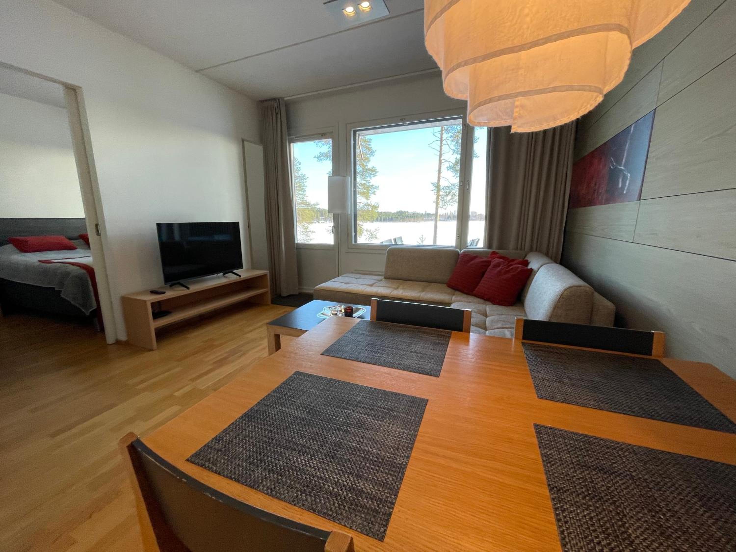 Apartment with Lake View - Photo 5