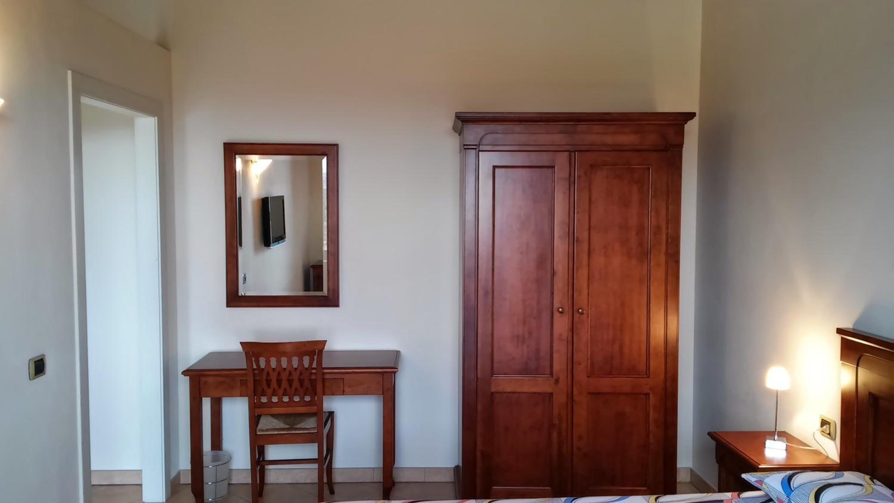 Double or Twin Room - Photo 4