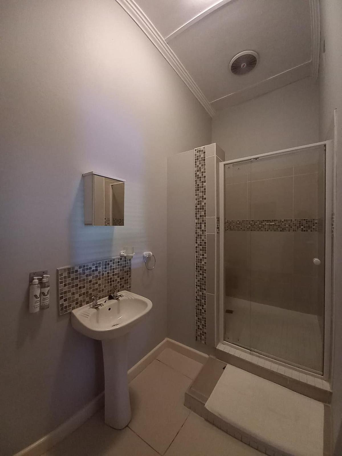 Double or Twin Room with Bathroom - Photo 6