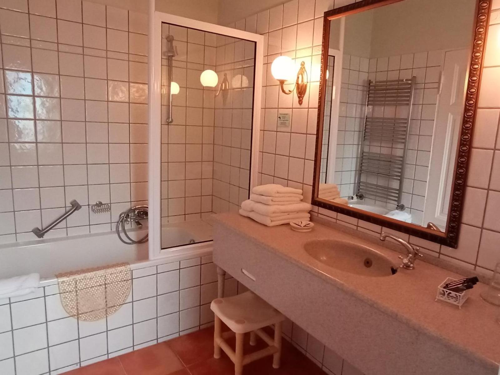 Honeymoon Suite photo 3