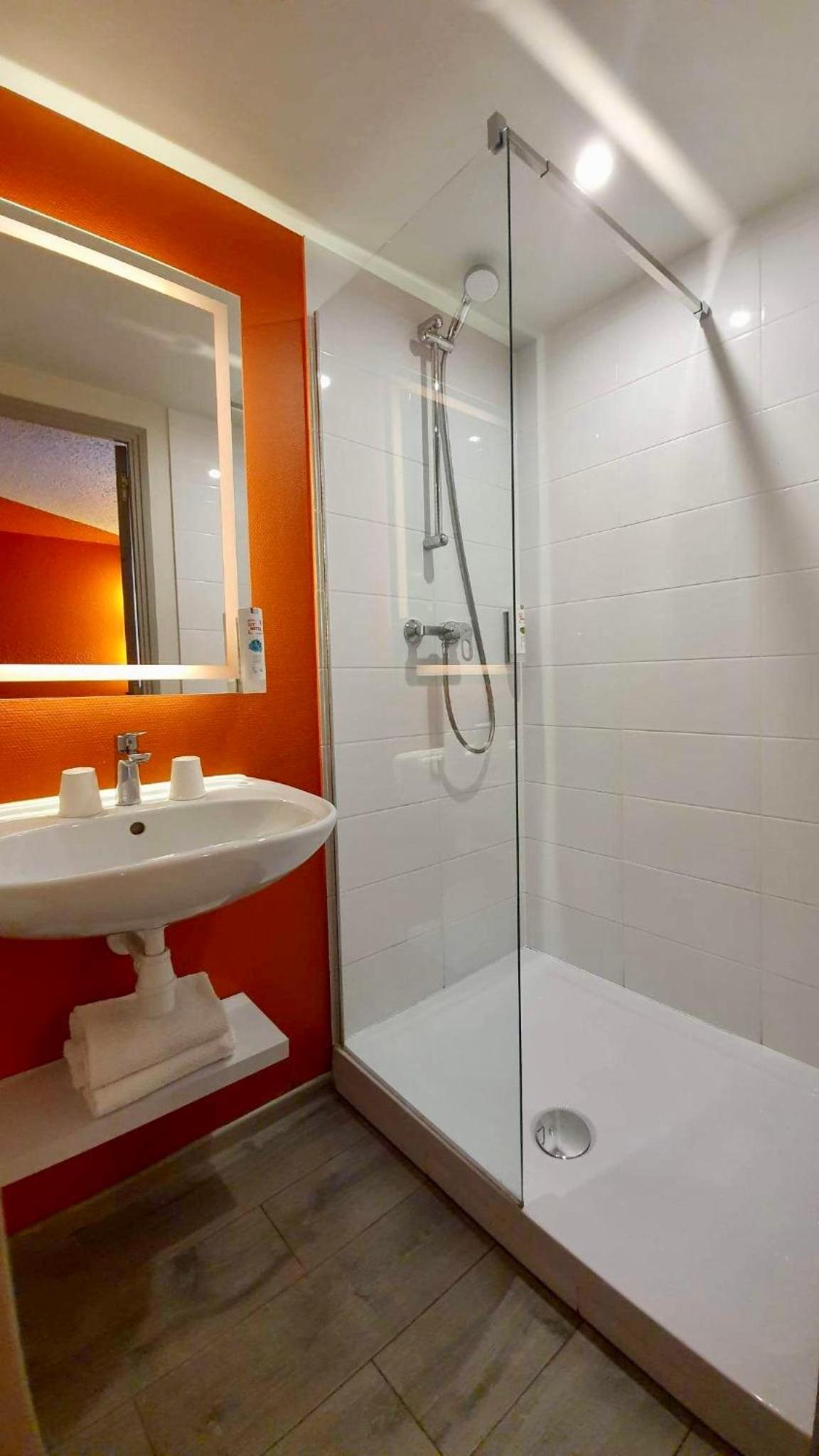 Double Room - Photo 7