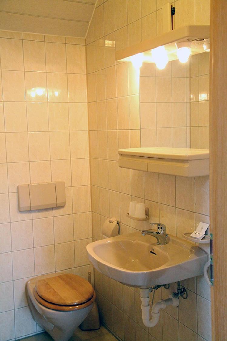 Twin Room - Photo 2